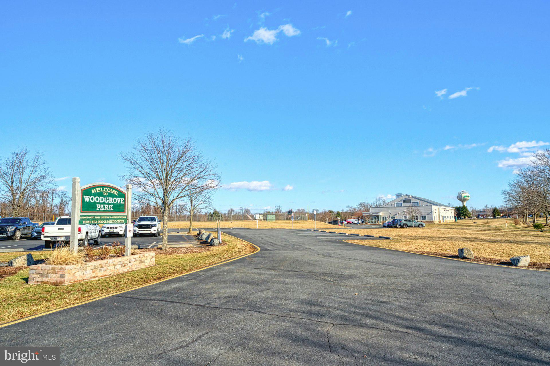 ROUND HILL - Residential