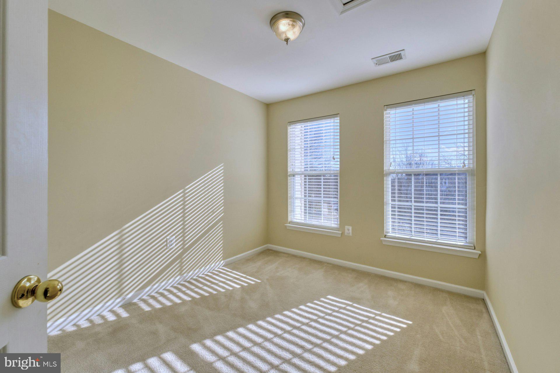 ROUND HILL - Residential