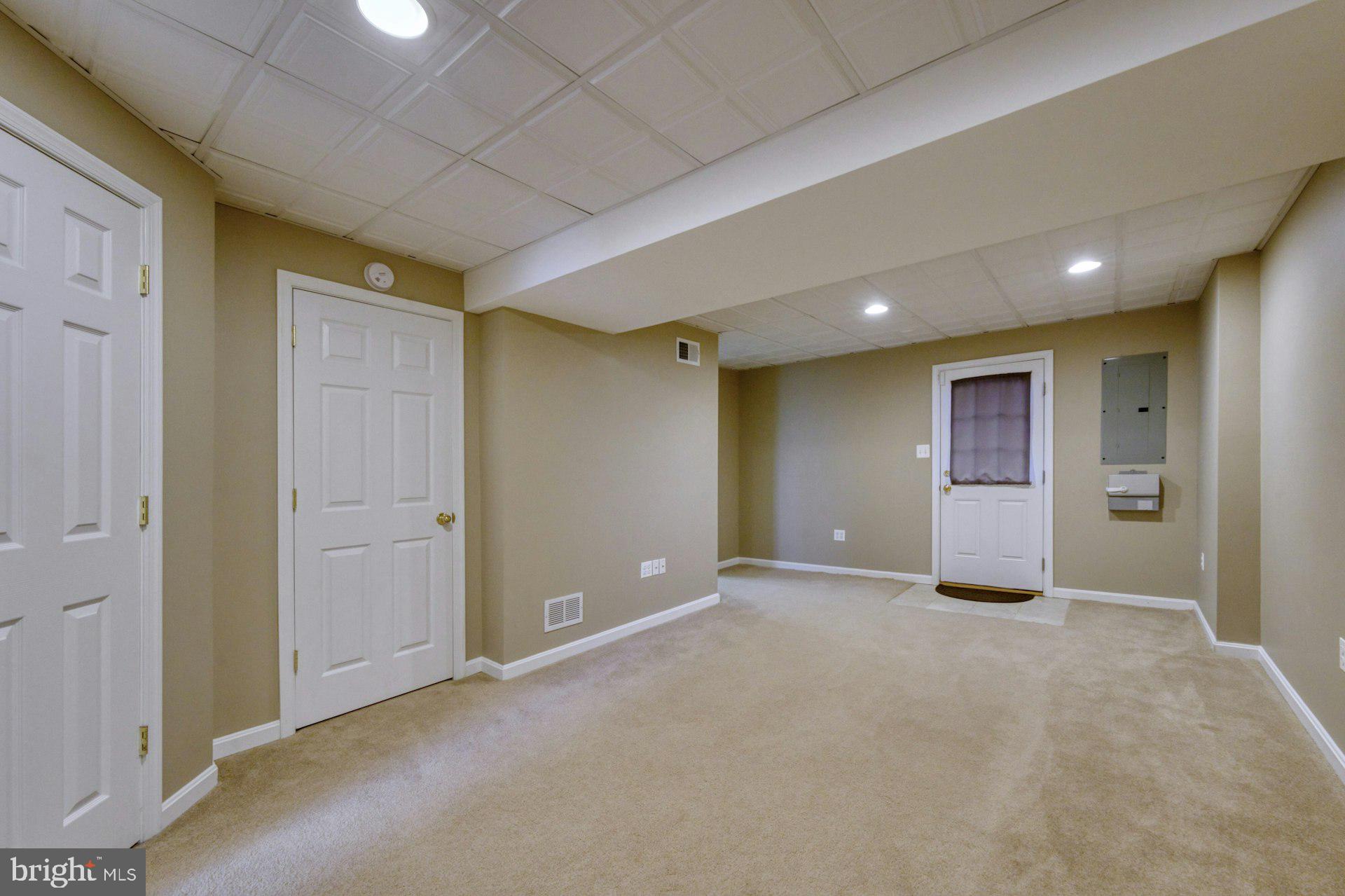 ROUND HILL - Residential