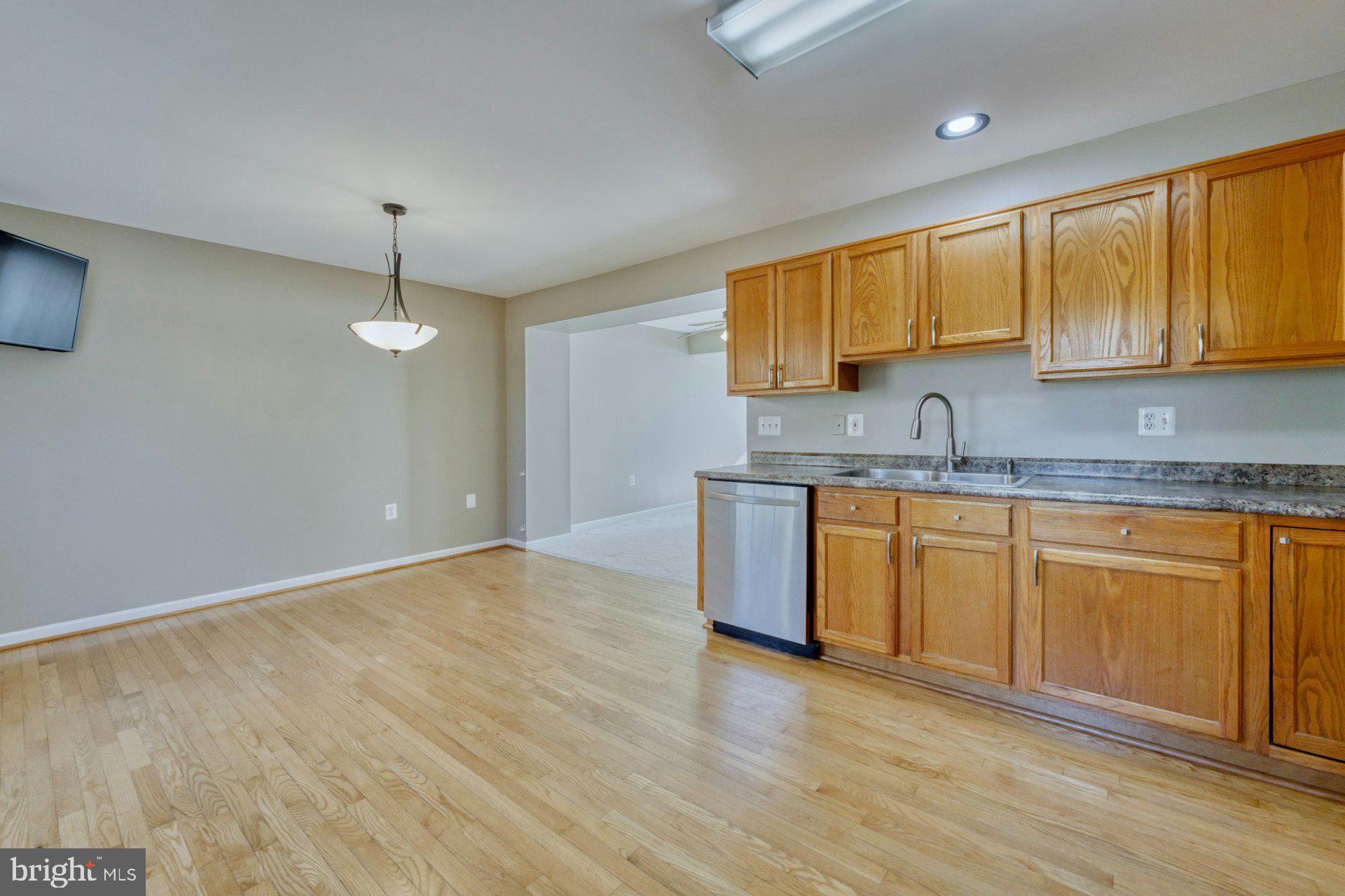 ROUND HILL - Residential