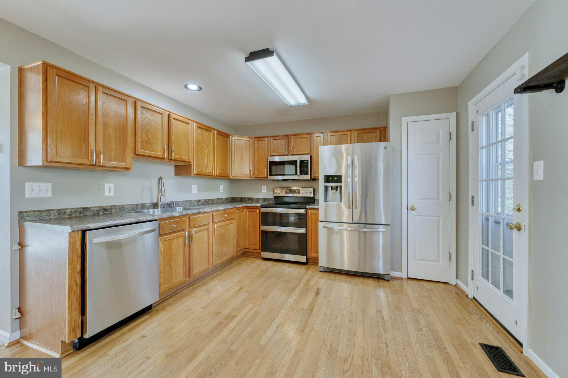 ROUND HILL - Residential