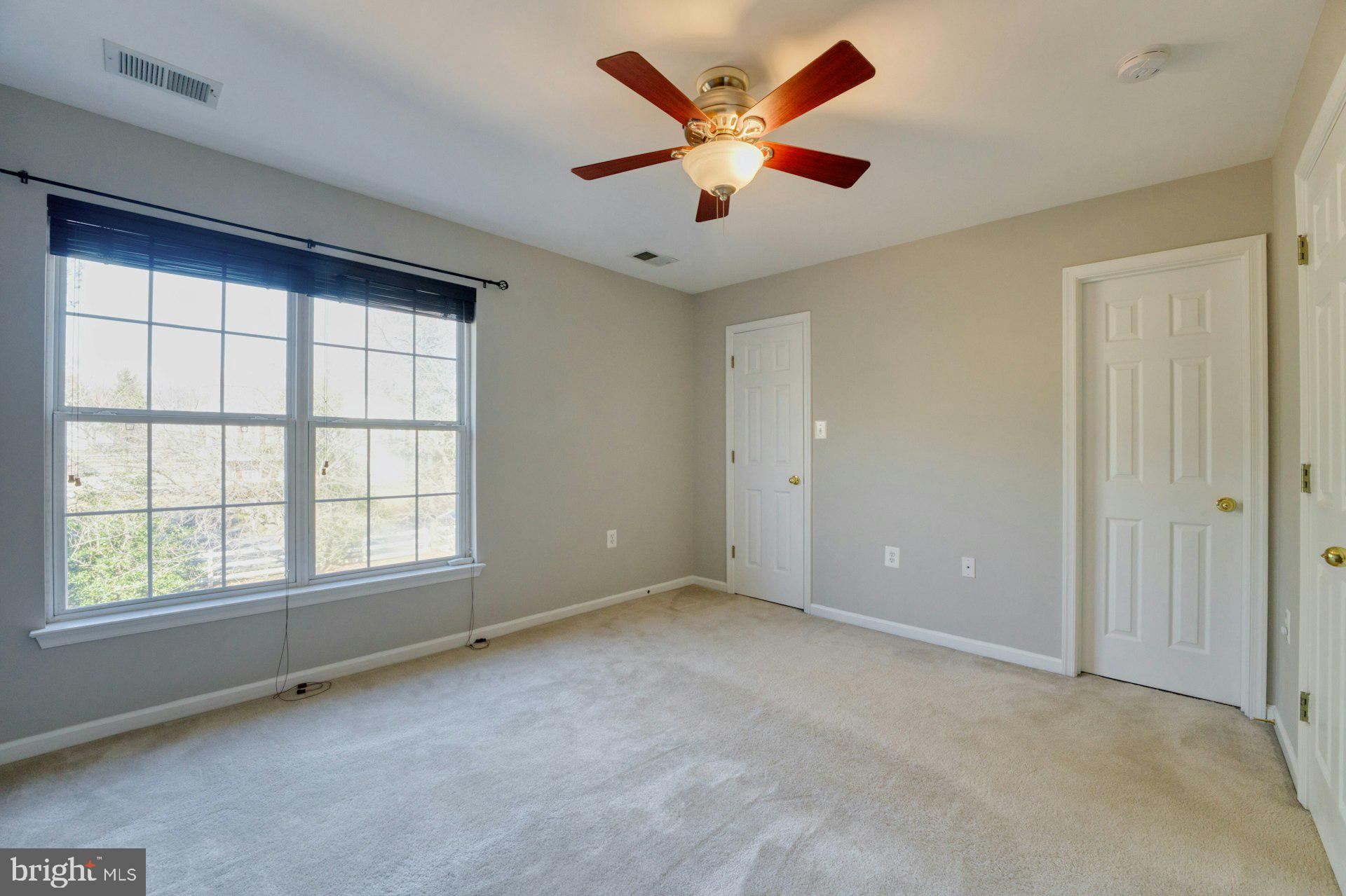 ROUND HILL - Residential