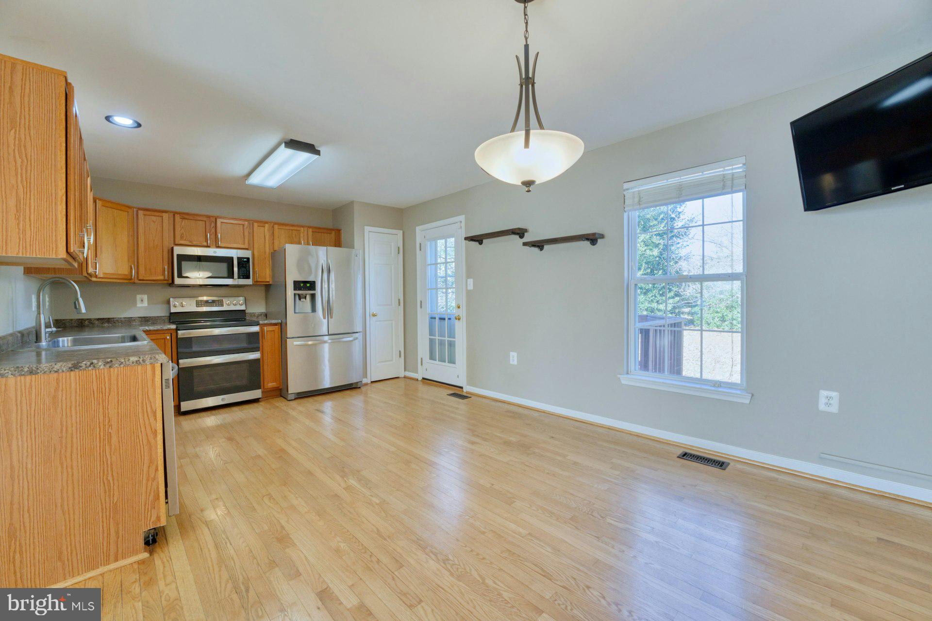 ROUND HILL - Residential