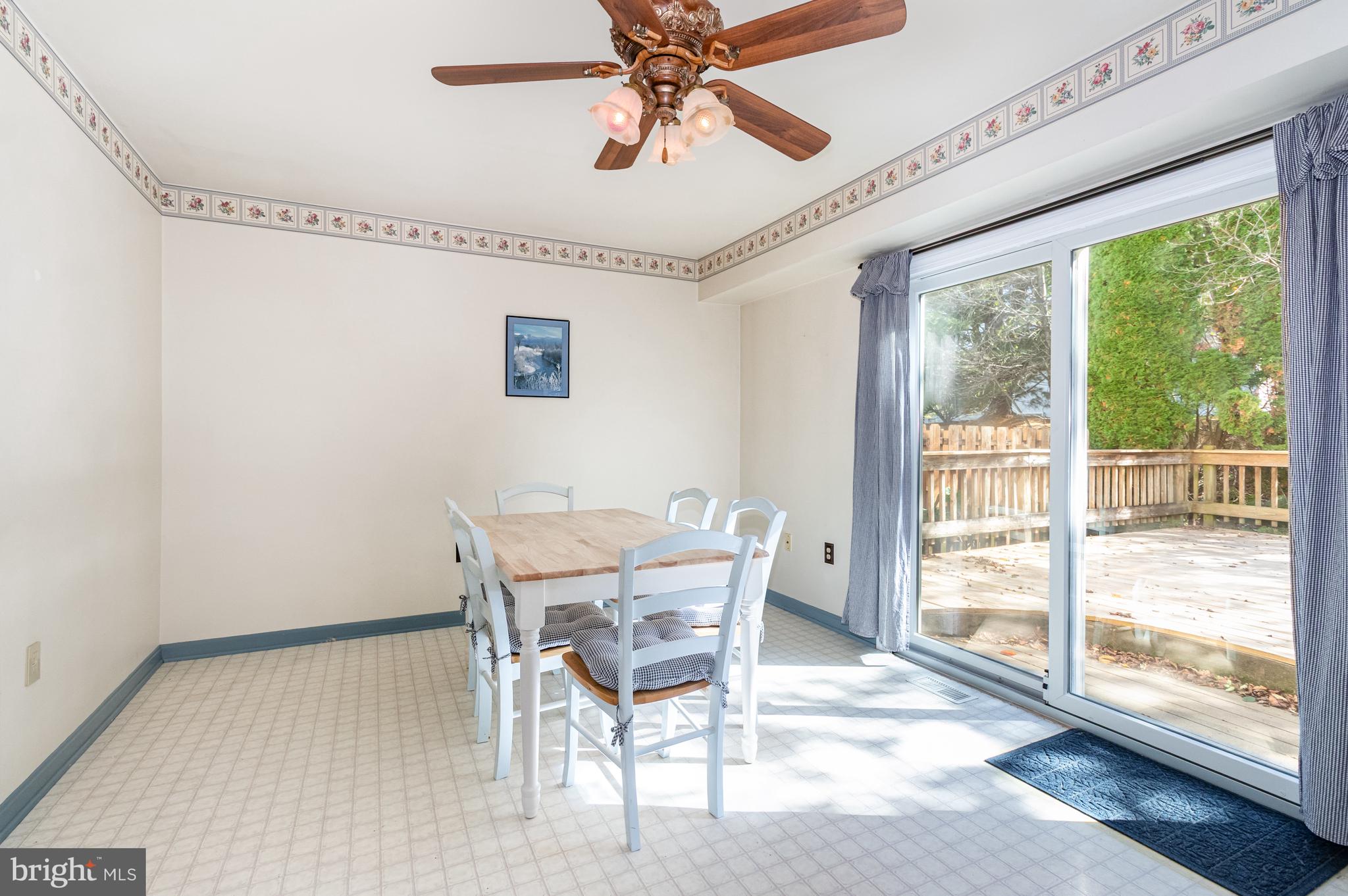 SPRING KNOLL - Residential