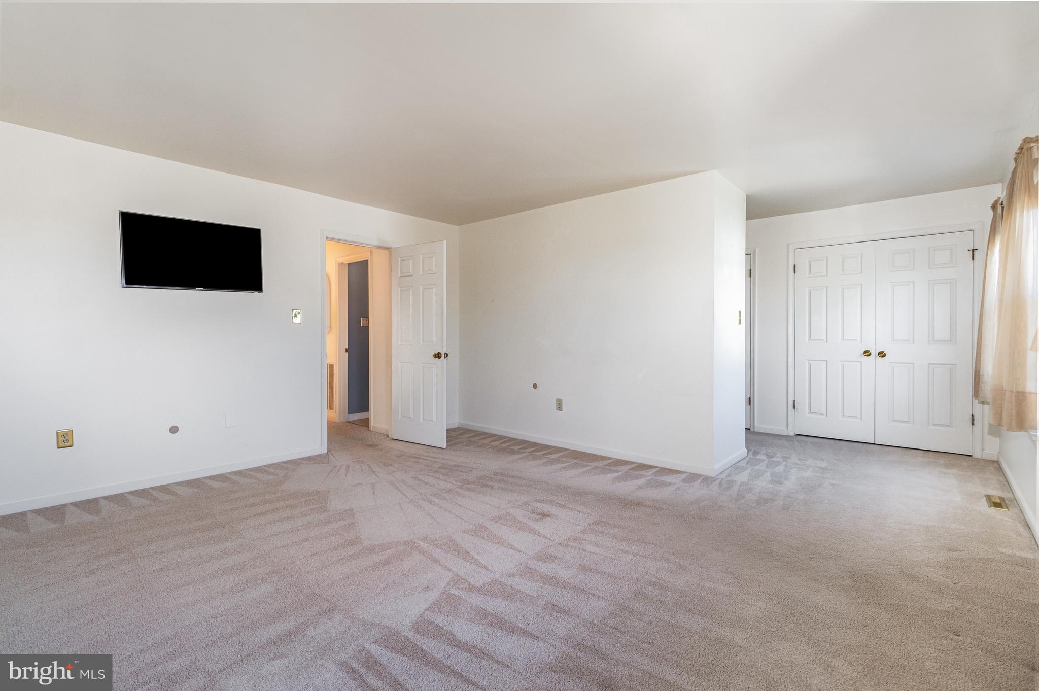 SPRING KNOLL - Residential