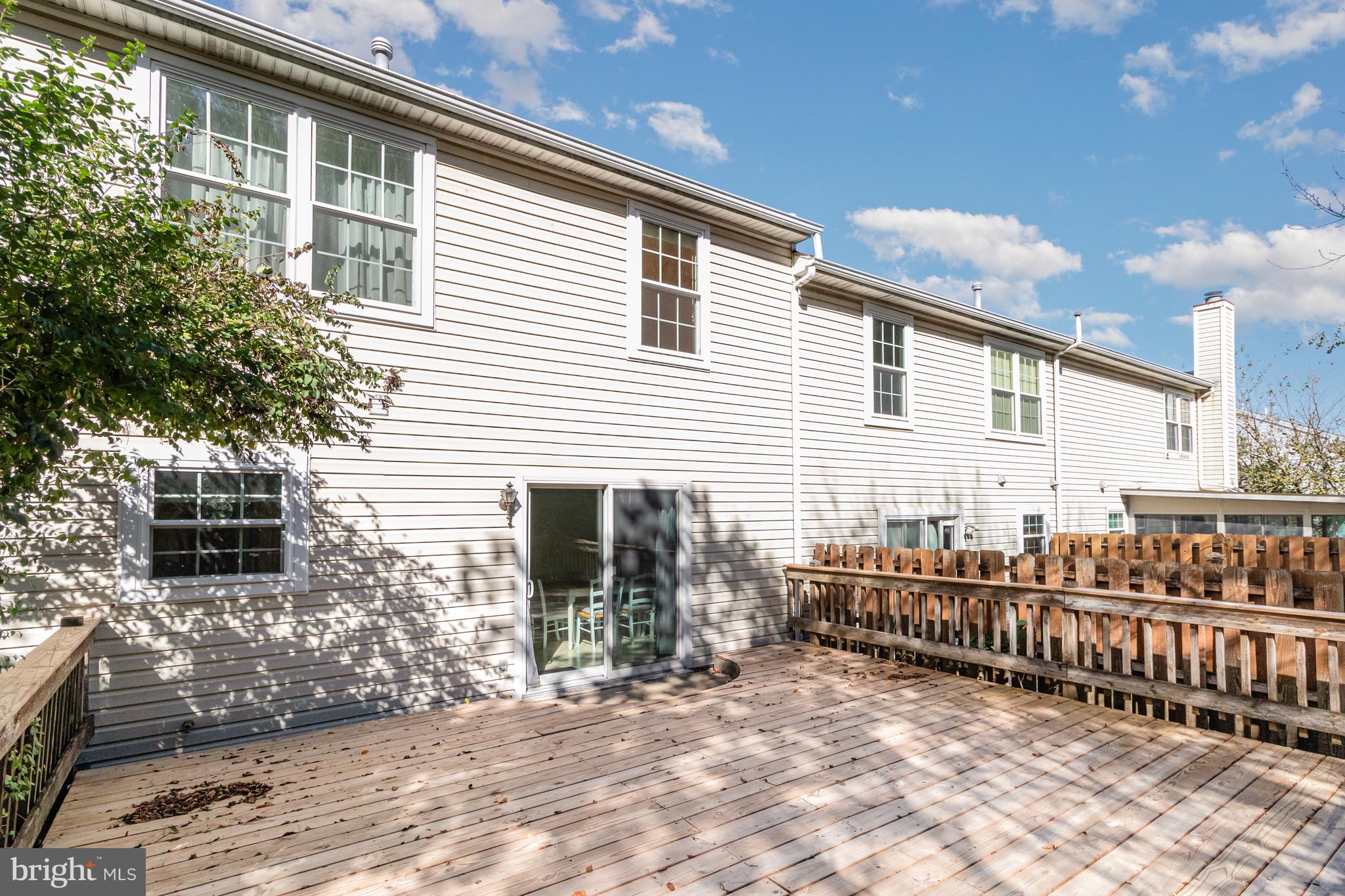 SPRING KNOLL - Residential