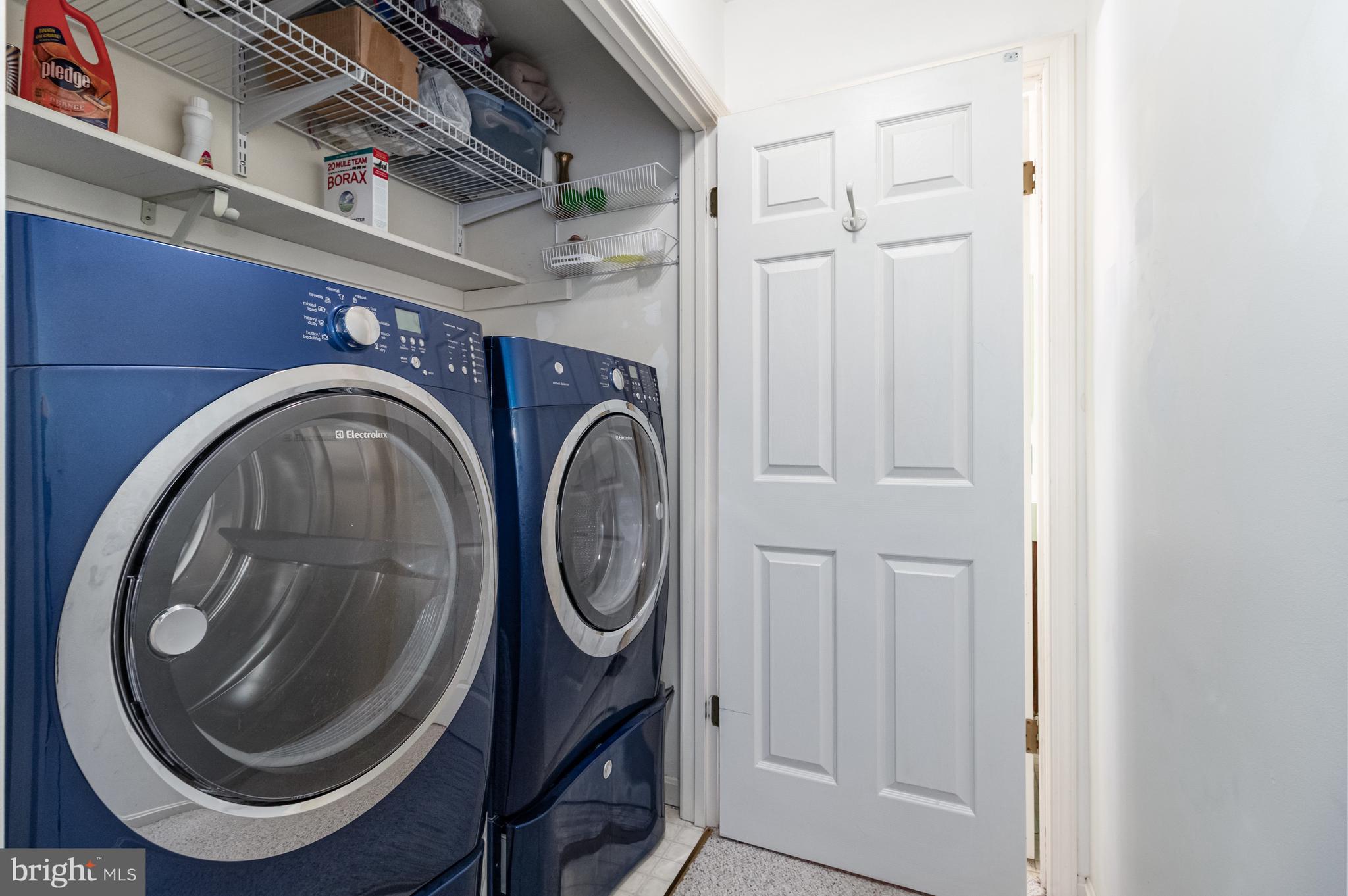 SPRING KNOLL - Residential