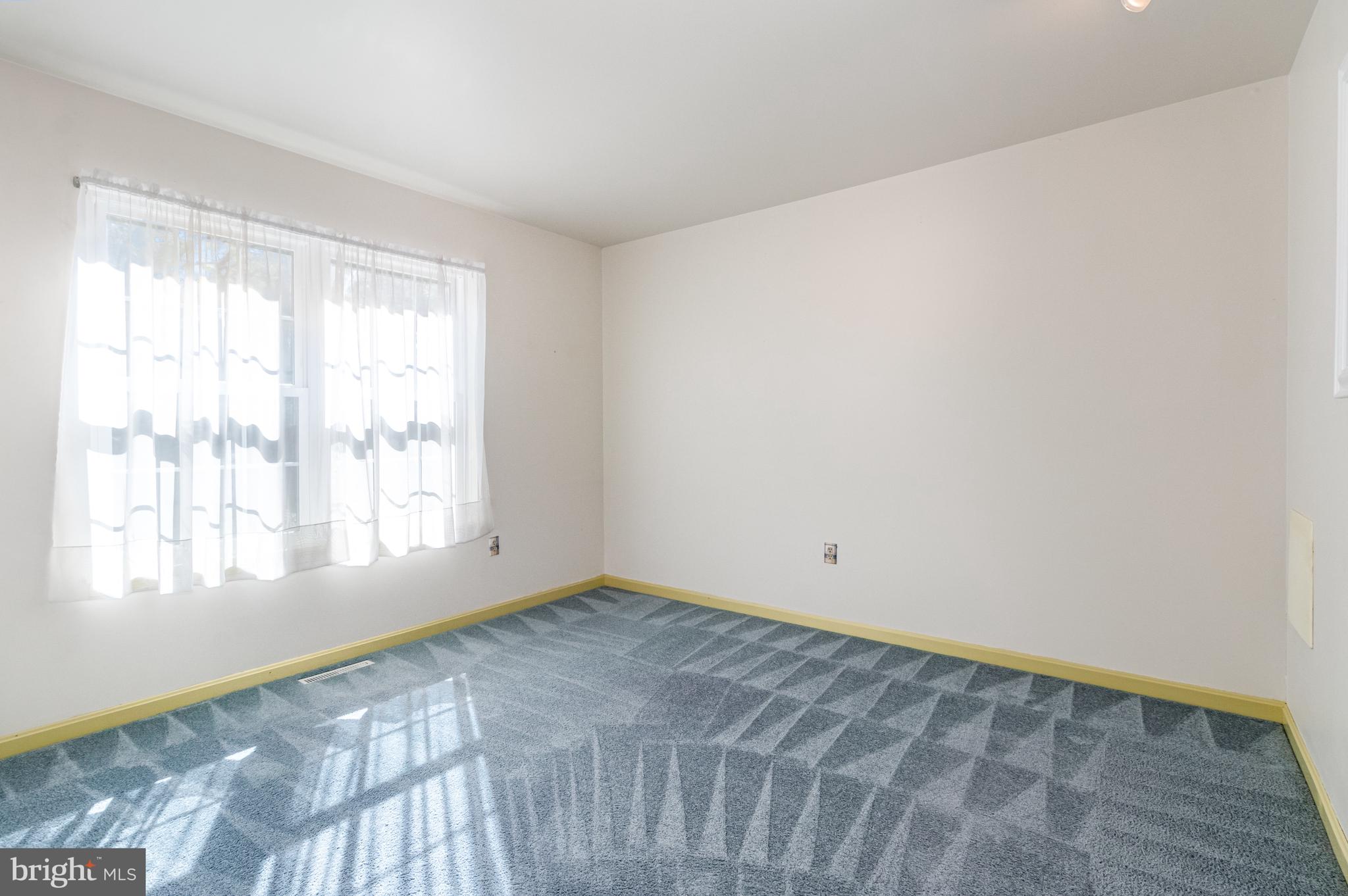 SPRING KNOLL - Residential