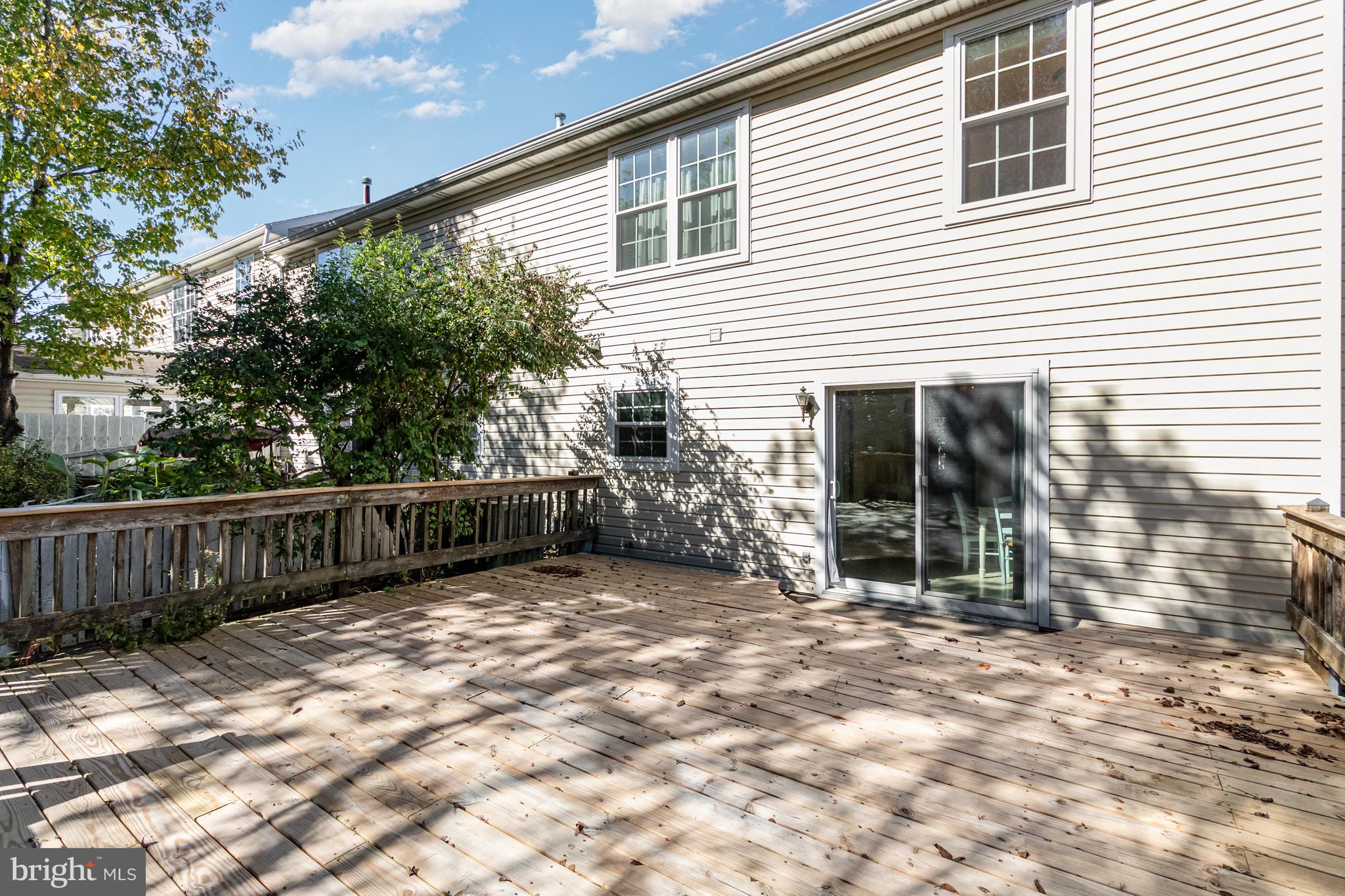 SPRING KNOLL - Residential