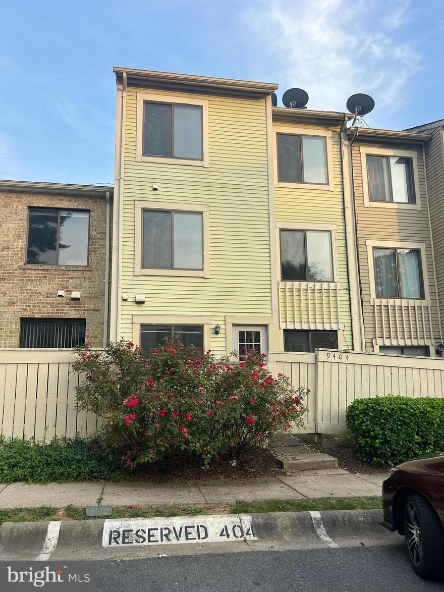 RARE, ONE OF FEW TOWNHOMES WITH  4 BEDROOMS 2 .5 BATHS  WITH A FINISHED  BASEMENT IN THE COMMUNITY,  UPGRADED, NEW LAMINATED WOOD FLOORS  MAIN LEVEL, NEW CARPET APPER  LEVEL 1  AND UPPER  LEVEL 2 , FRESHLY PAINTED, 2 LARGE BEDROOMS UPPER 1,  2  LARGE BEDROOMS UPPER 2 VERY CONVENIENTLY LOCATED NEAR SHOPS AND PUBLIC TRANSPORTATION