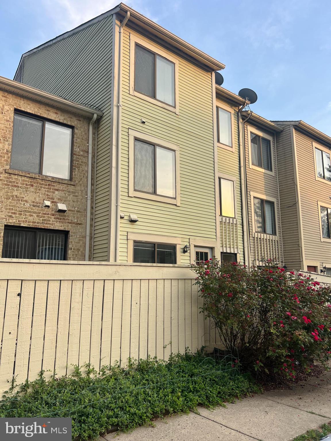 ESSEX PLACE - Residential