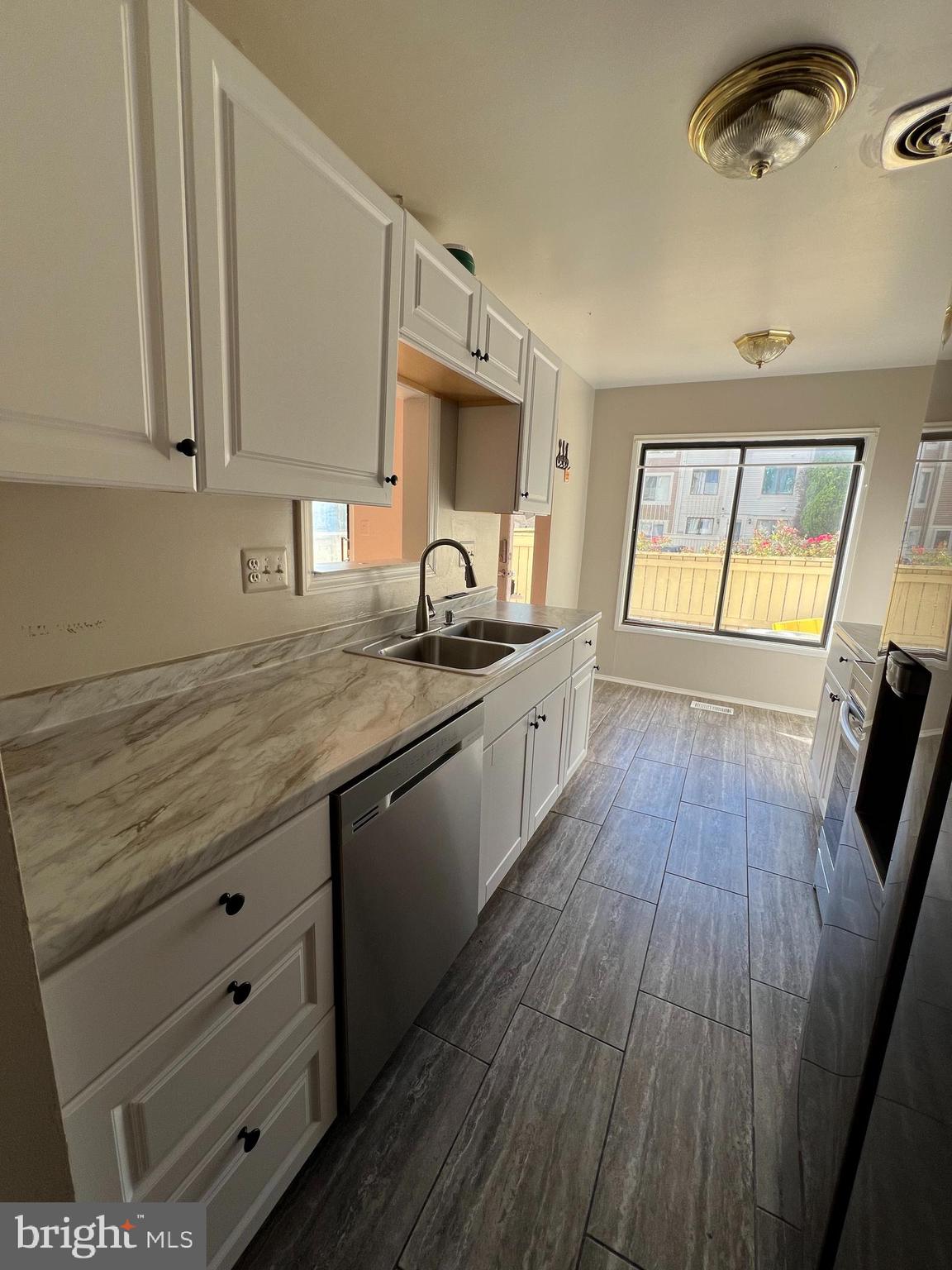 ESSEX PLACE - Residential