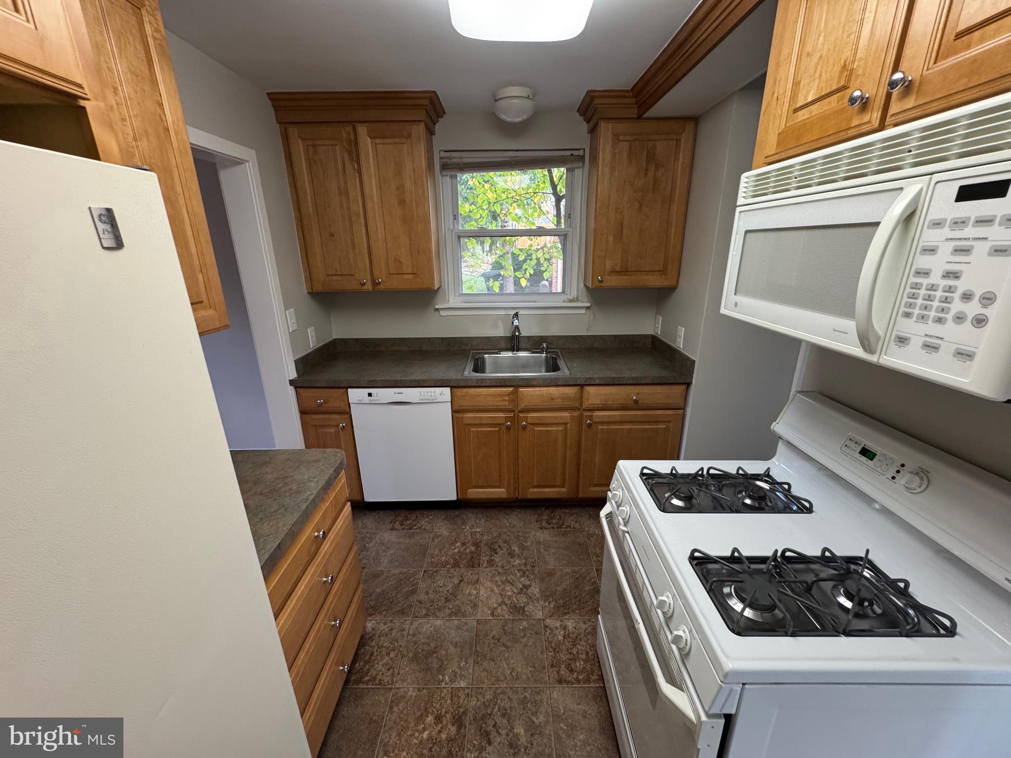 OVER LEE KNOLLS - Residential Lease