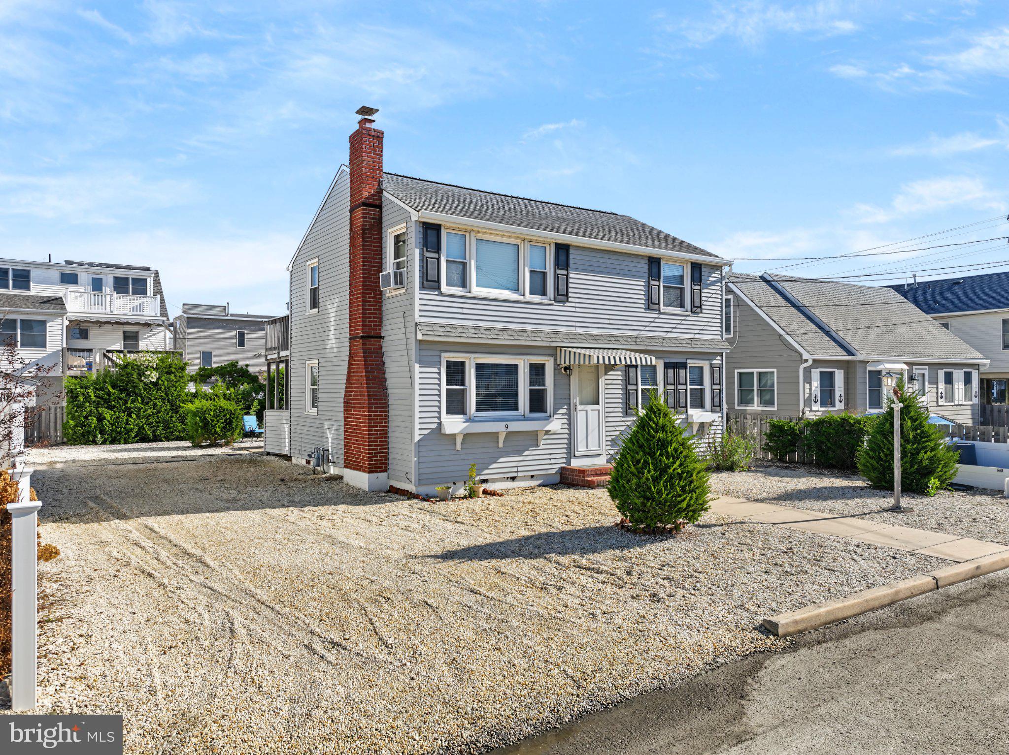 9 W SAILBOAT LANE