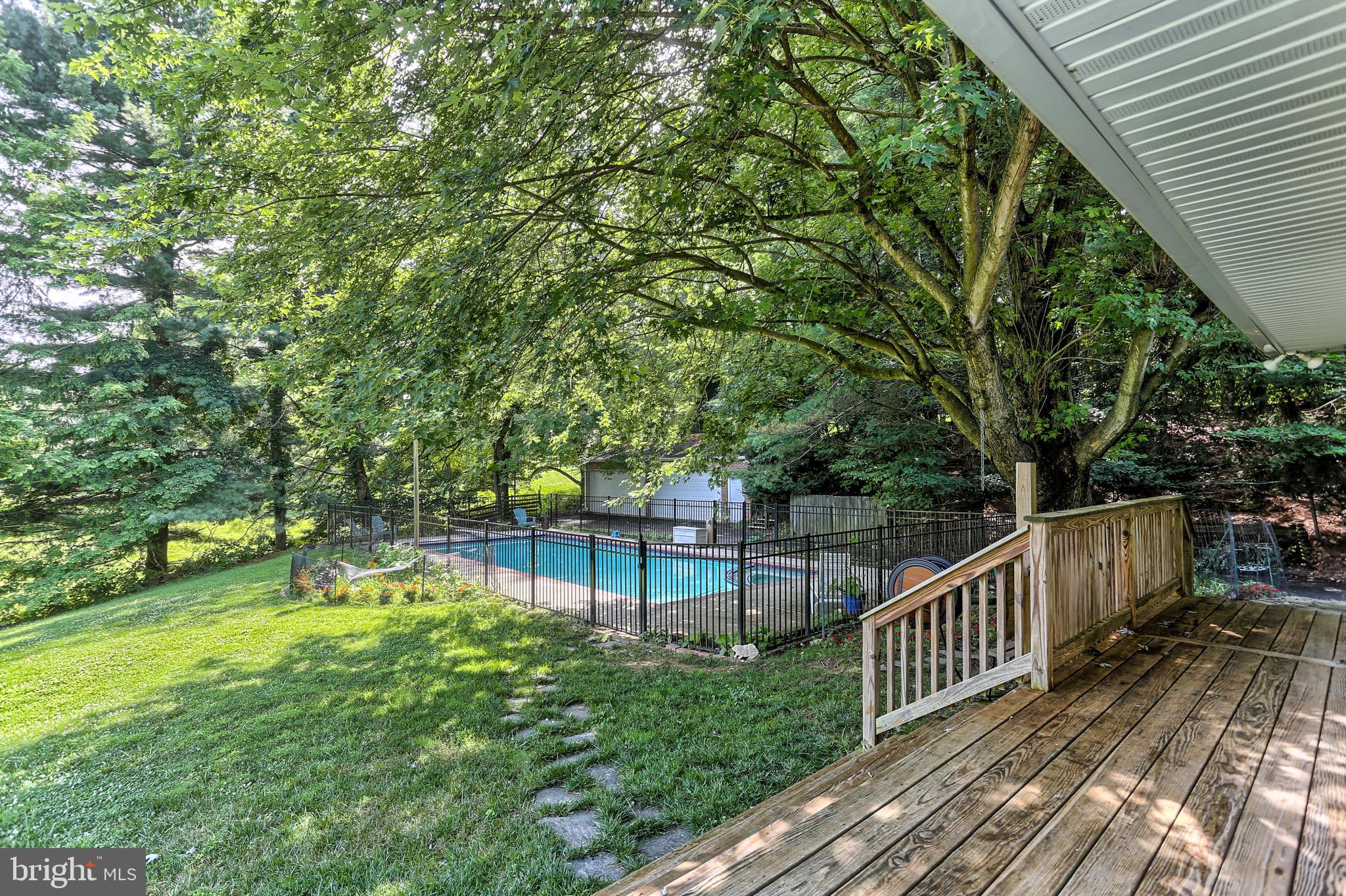 COUNTRY CLUB PARK - Residential