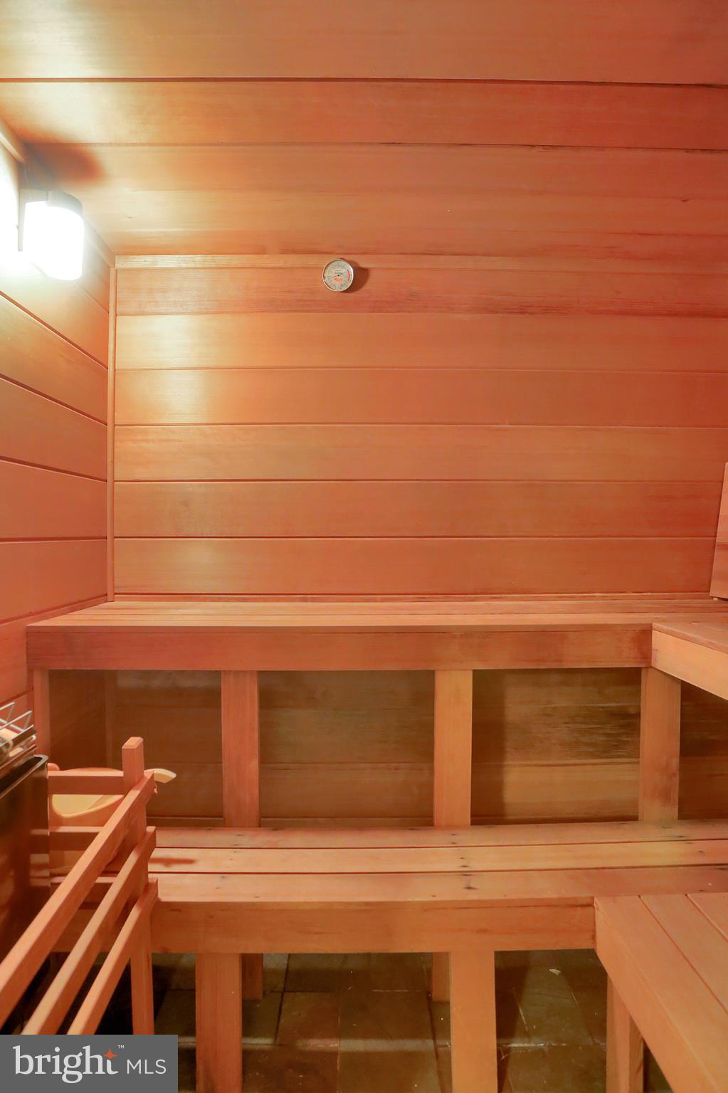 COUNTRY CLUB PARK - Residential