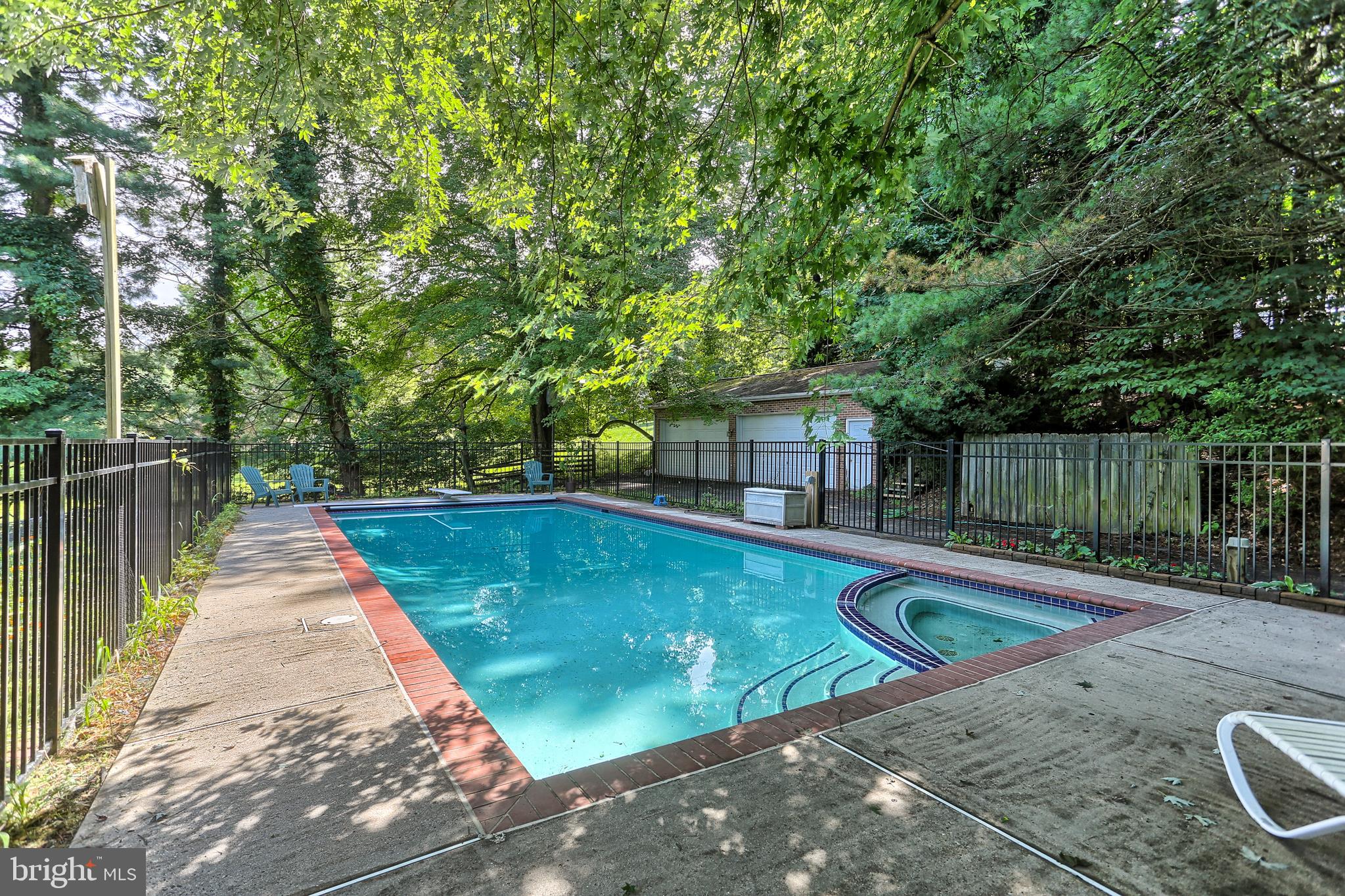 COUNTRY CLUB PARK - Residential