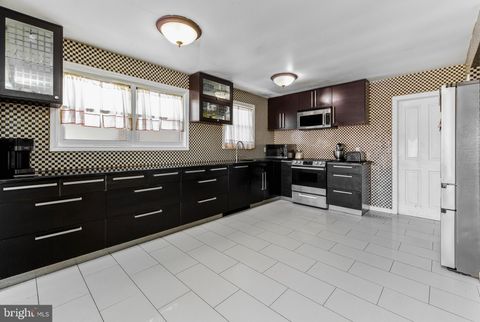 Photo of 28 Forest Hill Drive, CHERRY HILL, NJ 08003 (MLS # NJCD2109768)