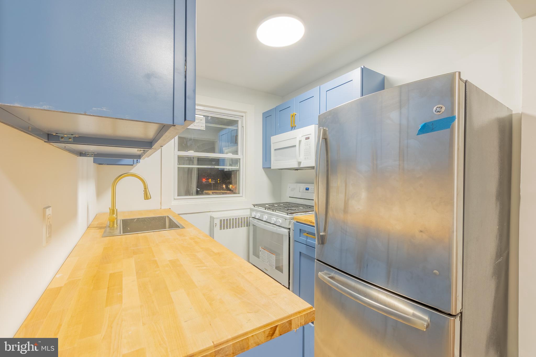 EAST OAK LANE - Residential Income