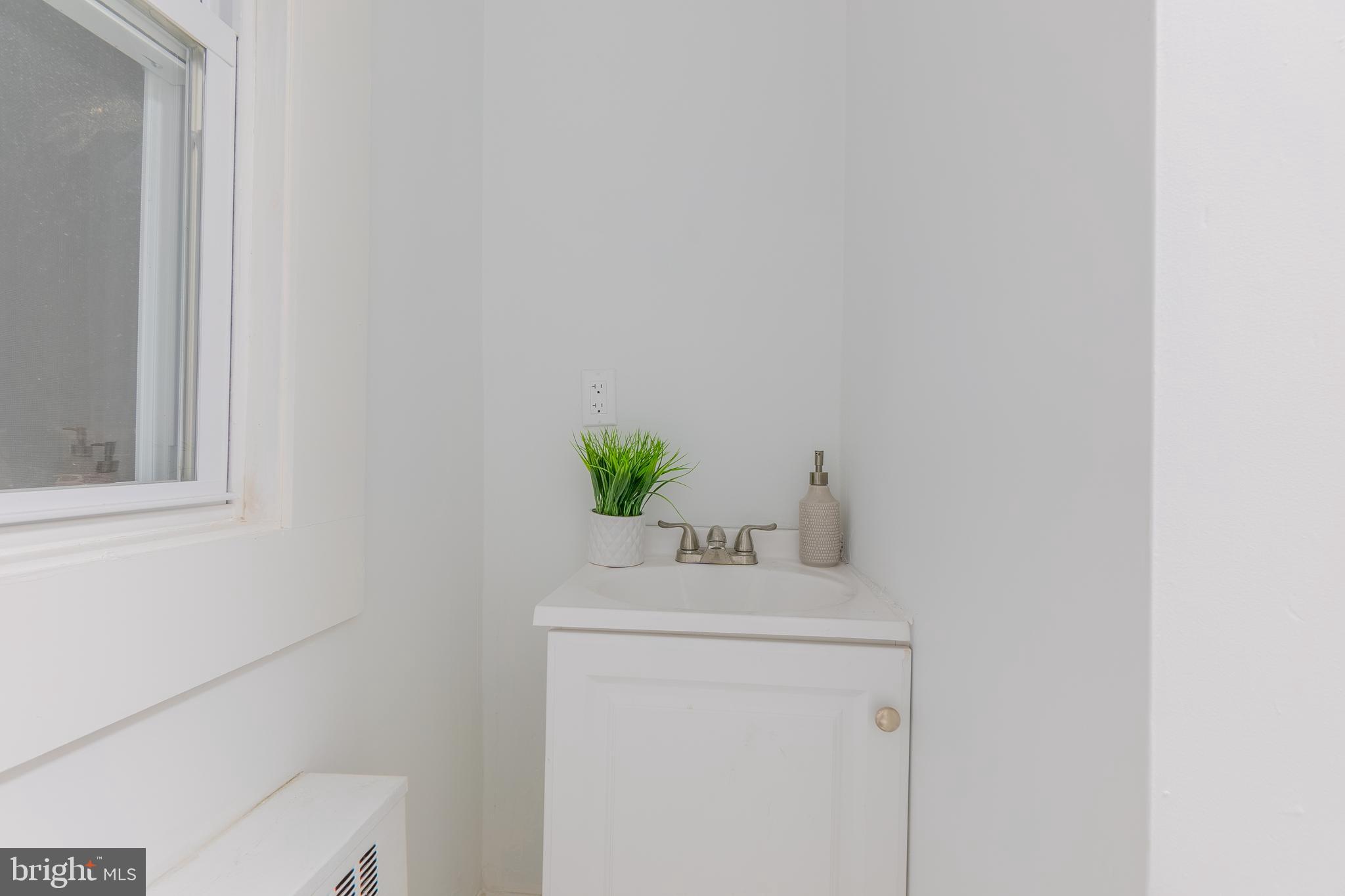 EAST OAK LANE - Residential Income