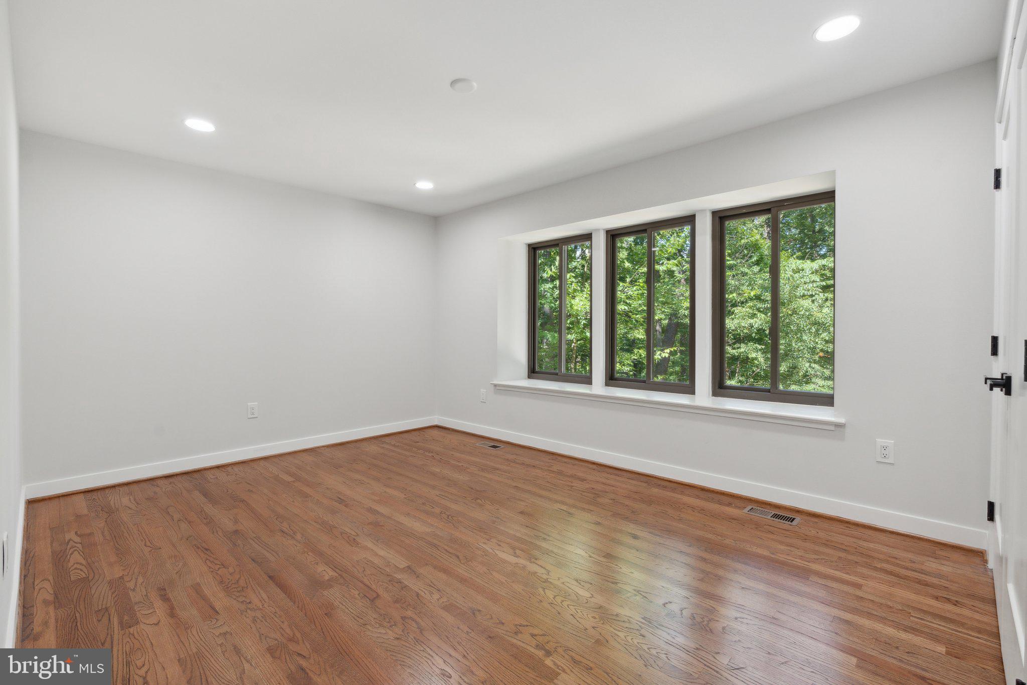 WOLF TRAP WOODS - Residential