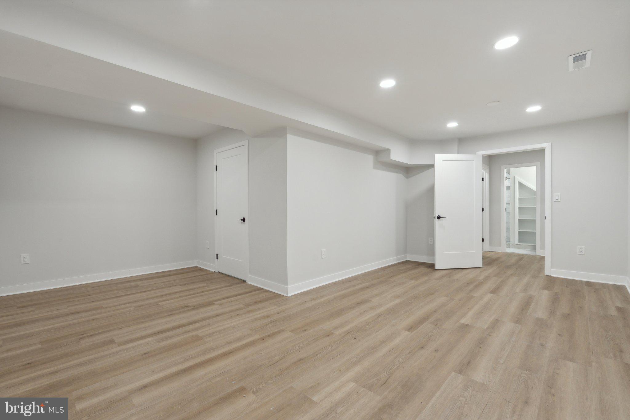 WOLF TRAP WOODS - Residential