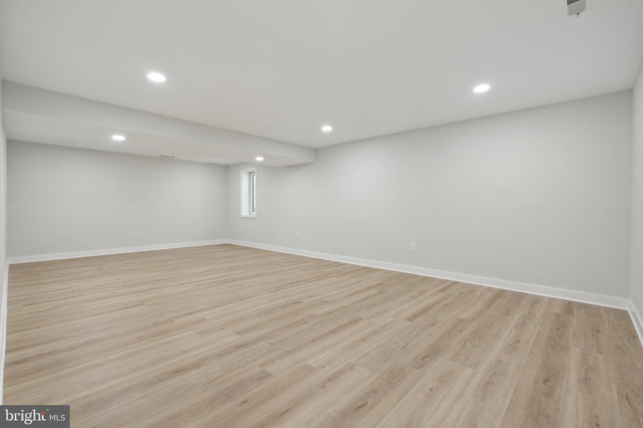 WOLF TRAP WOODS - Residential