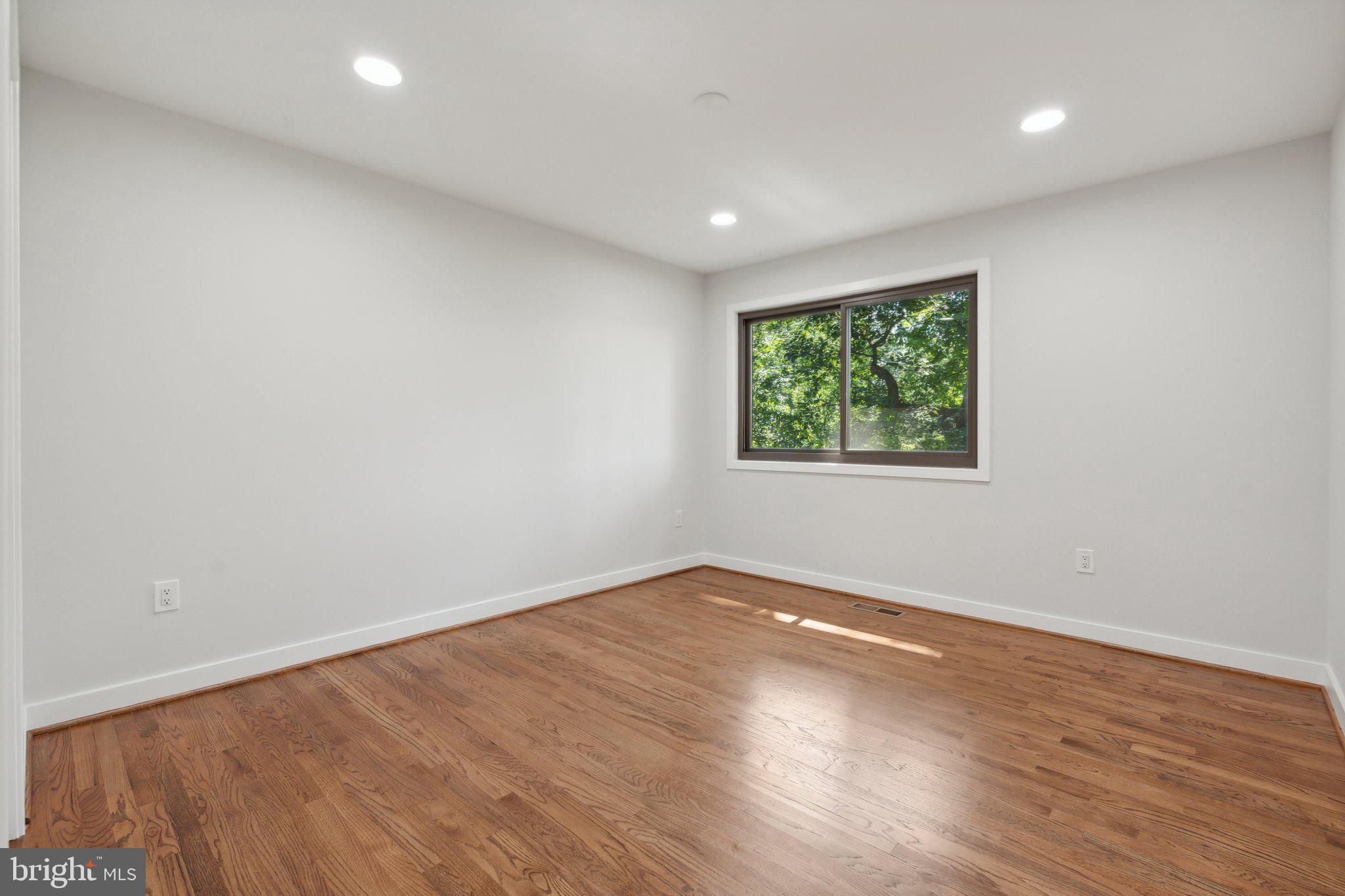 WOLF TRAP WOODS - Residential