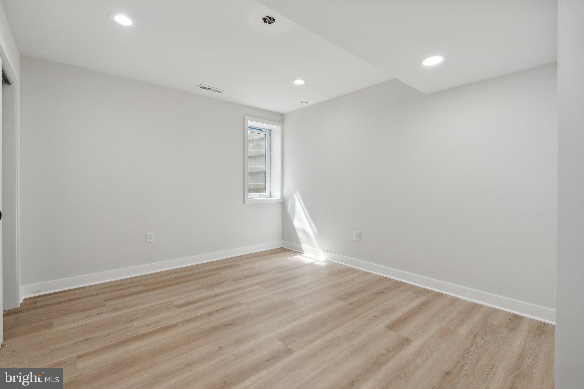 WOLF TRAP WOODS - Residential