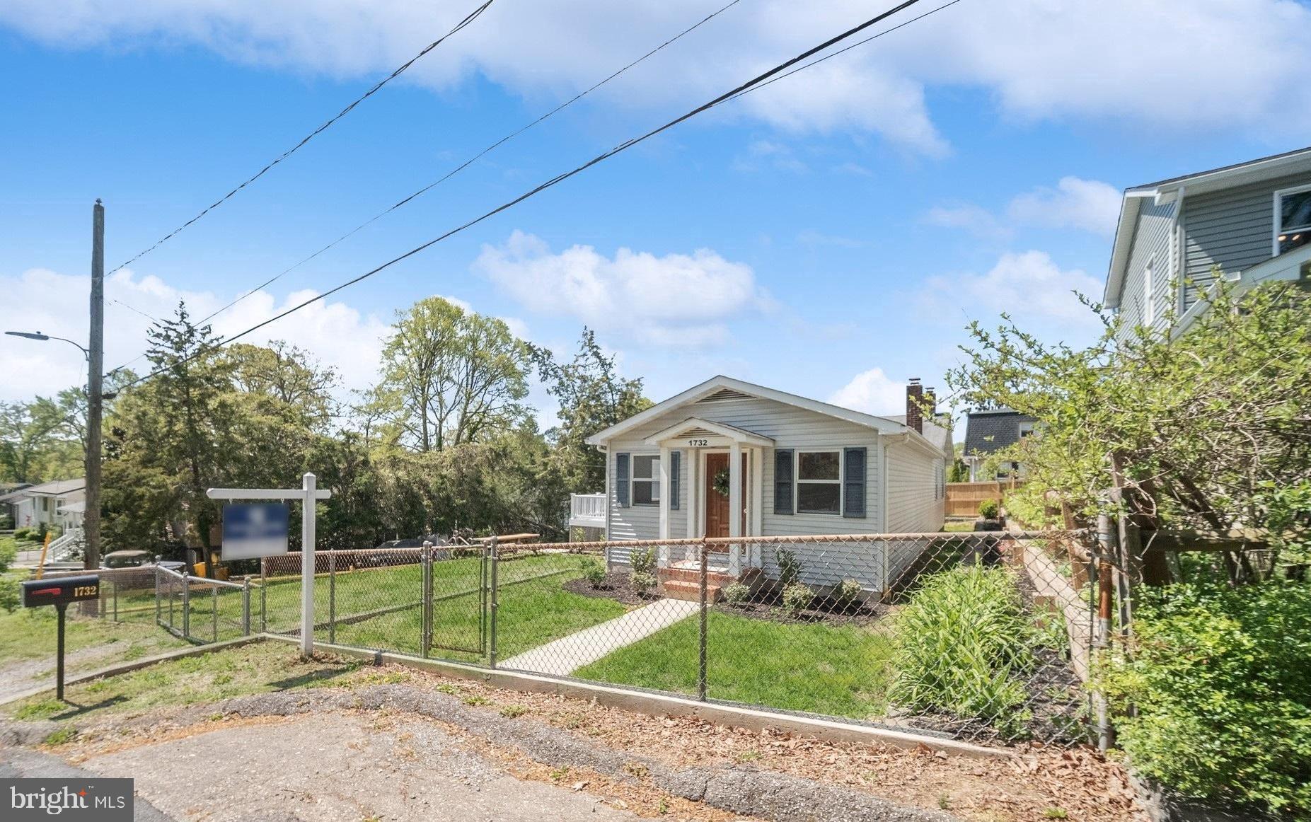 WOODLAND BEACH - Residential