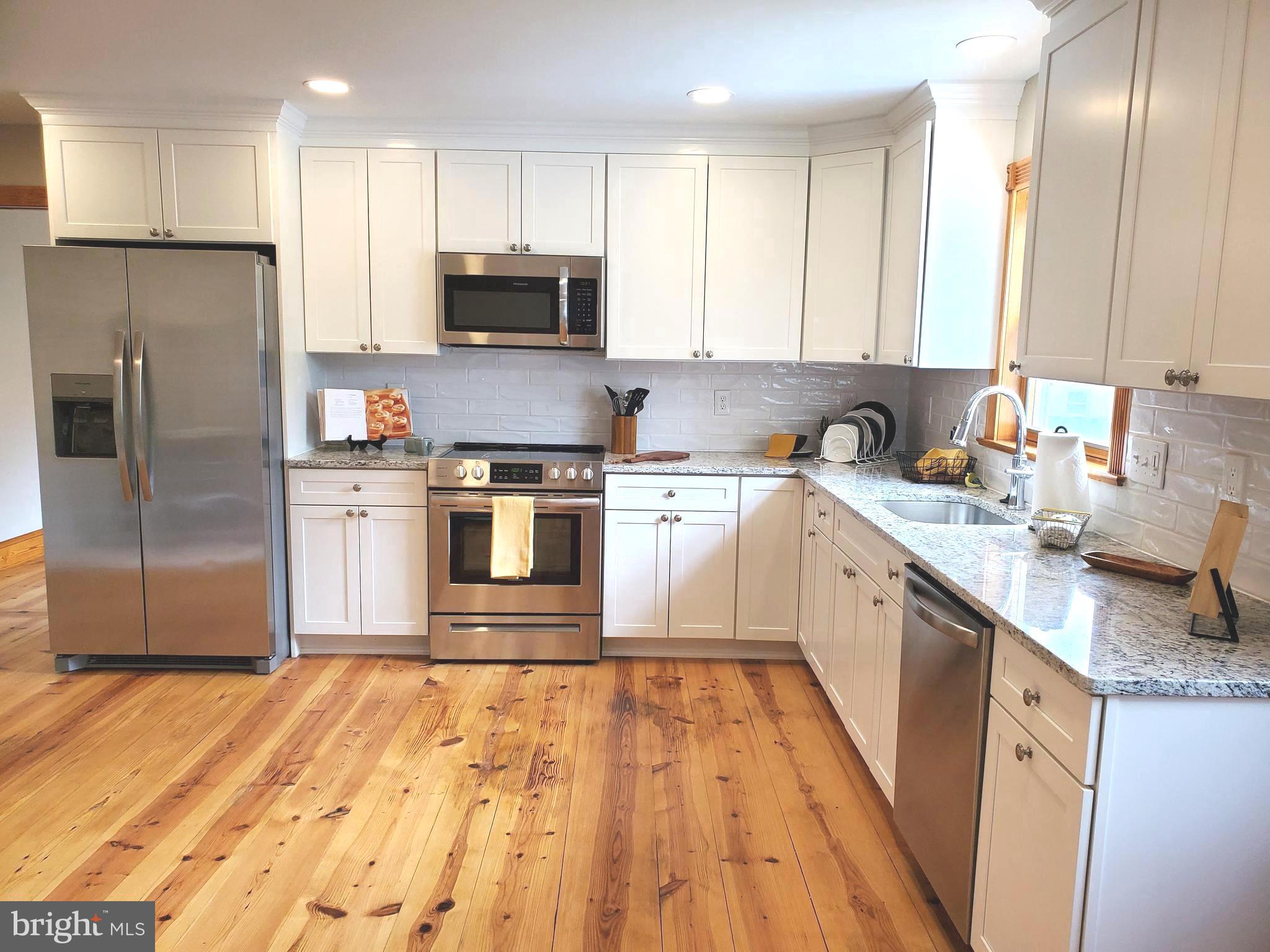 WOODLAND BEACH - Residential