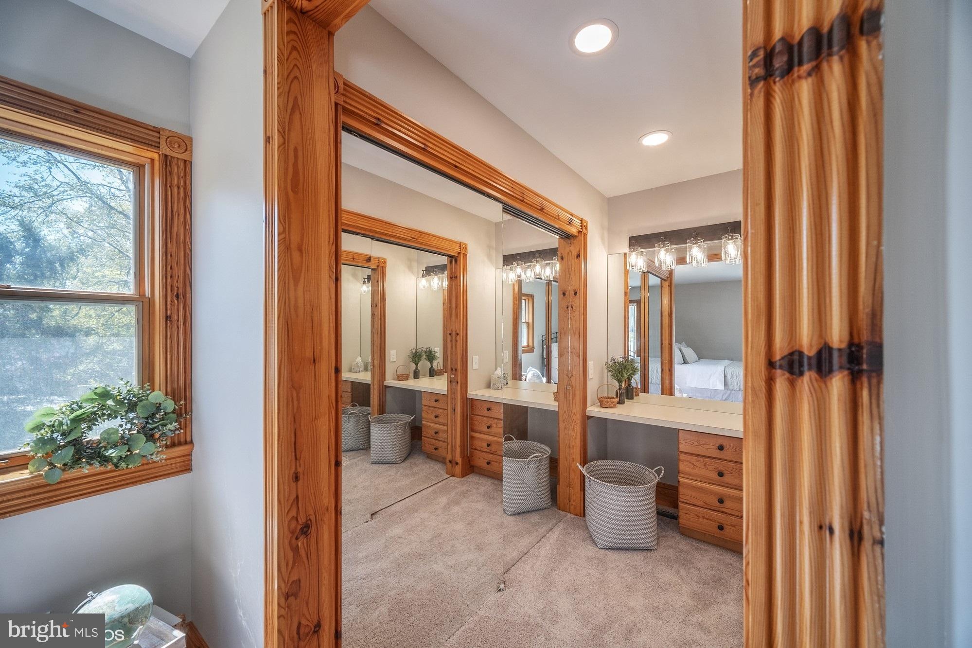 WOODLAND BEACH - Residential