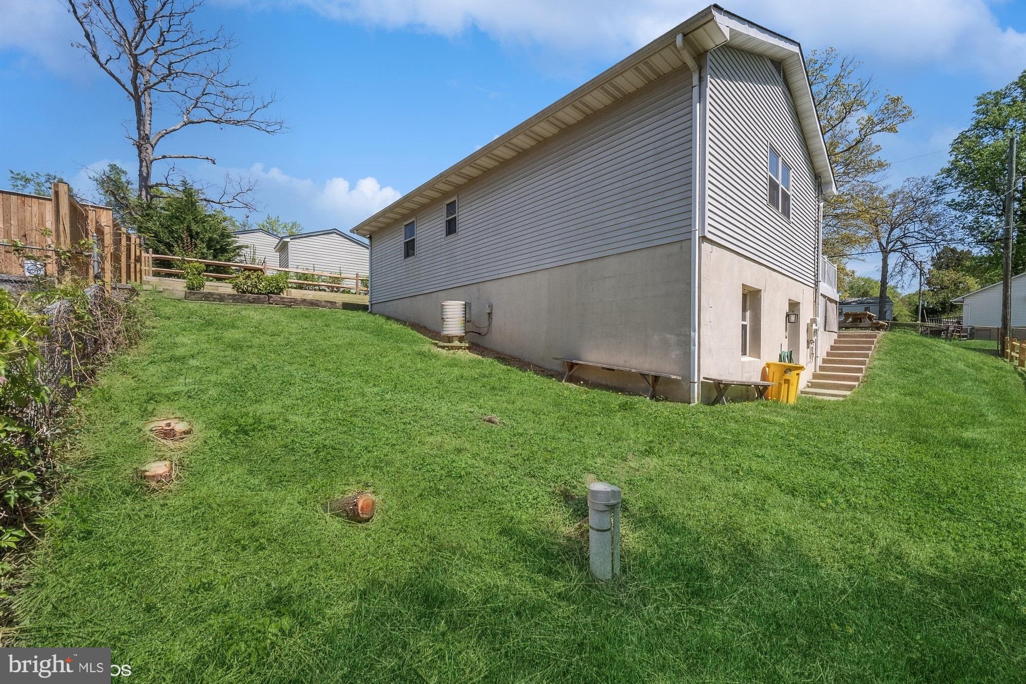 WOODLAND BEACH - Residential