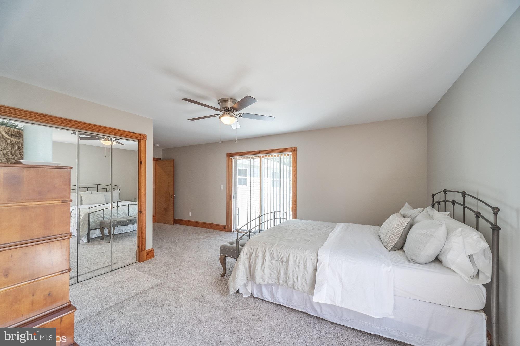 WOODLAND BEACH - Residential