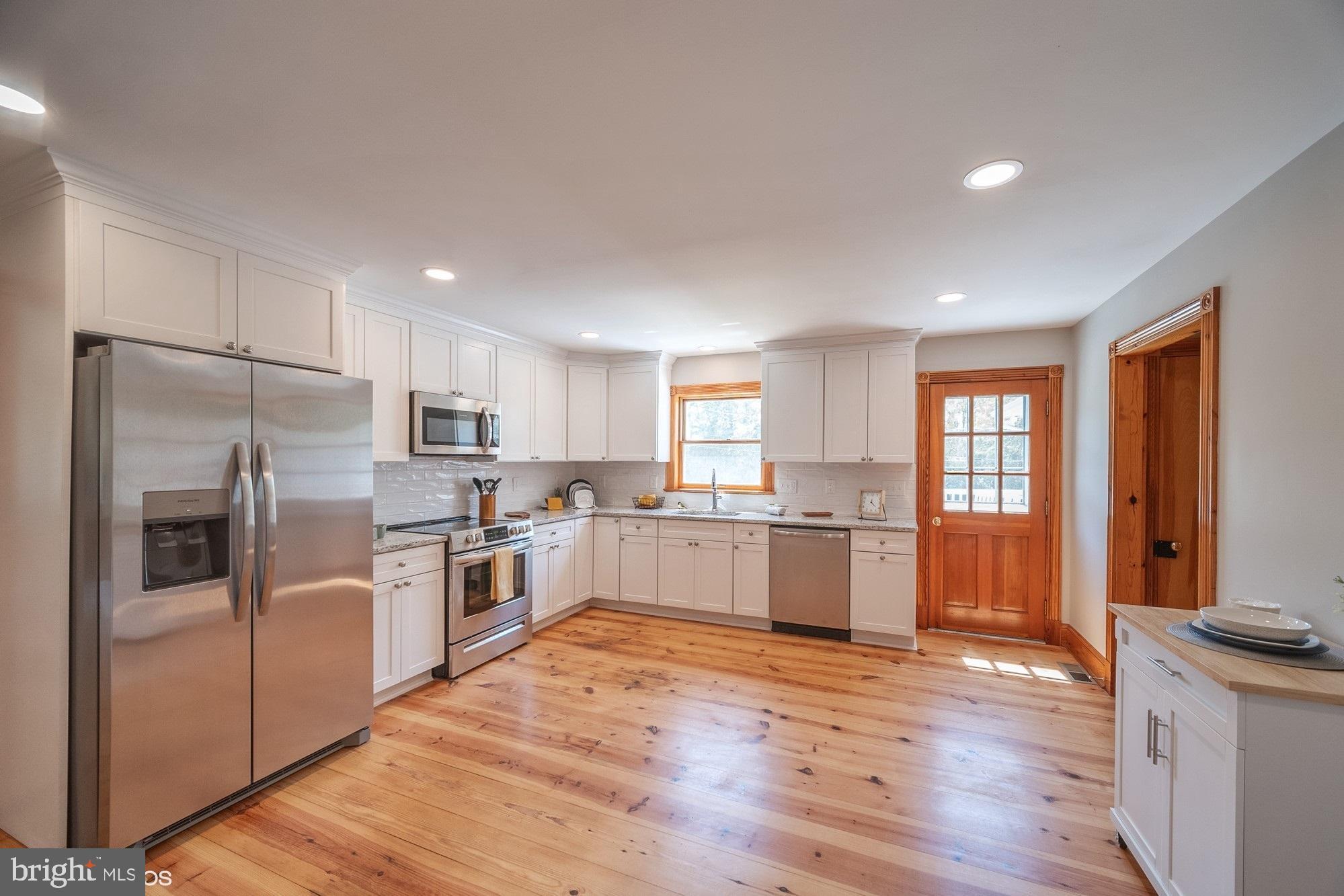 WOODLAND BEACH - Residential