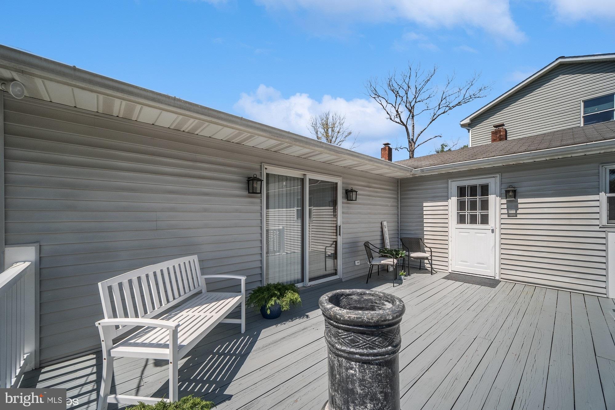 WOODLAND BEACH - Residential