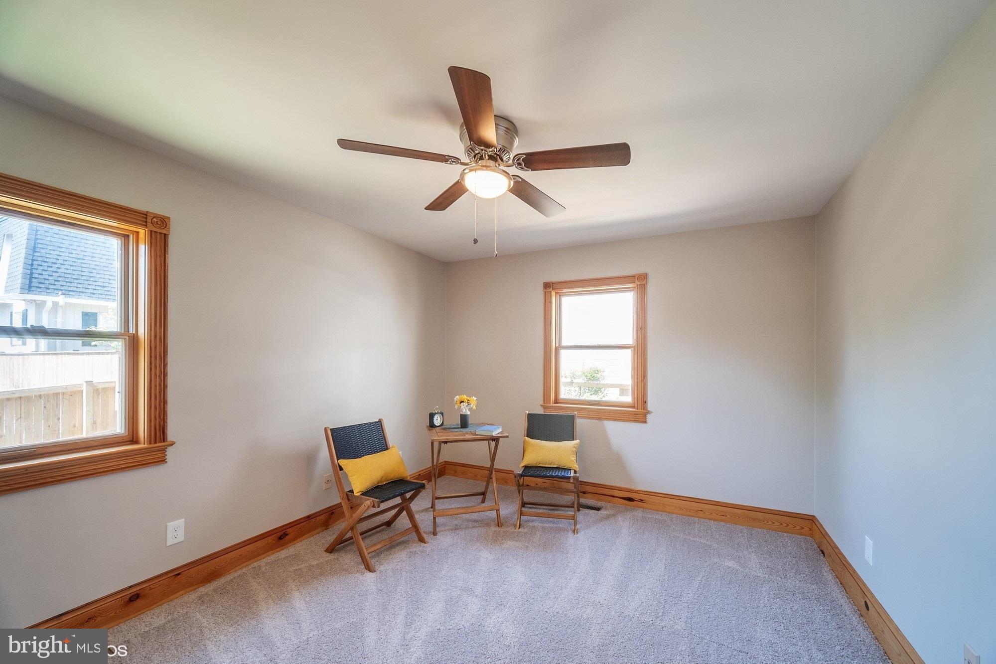 WOODLAND BEACH - Residential