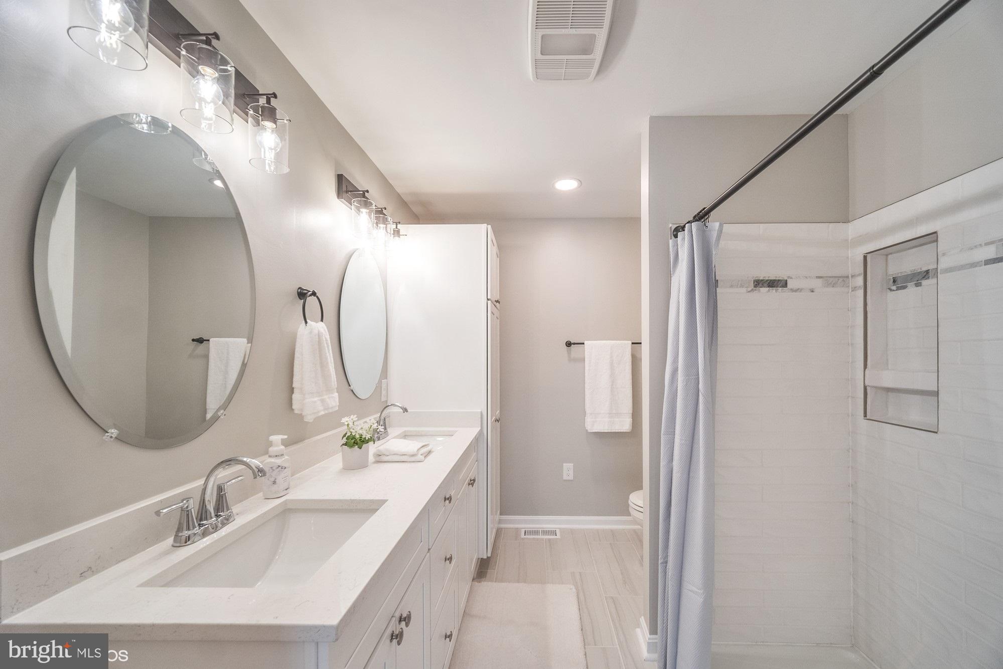 WOODLAND BEACH - Residential