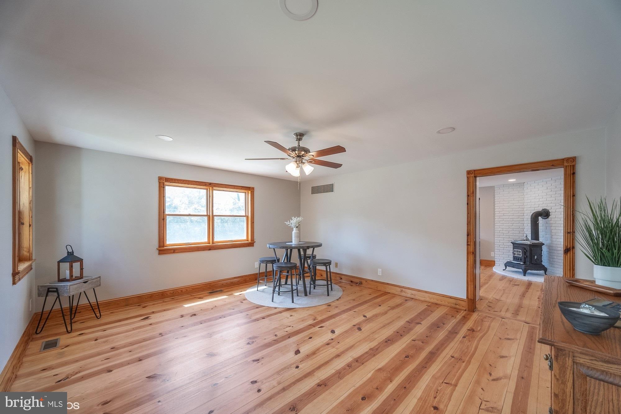 WOODLAND BEACH - Residential