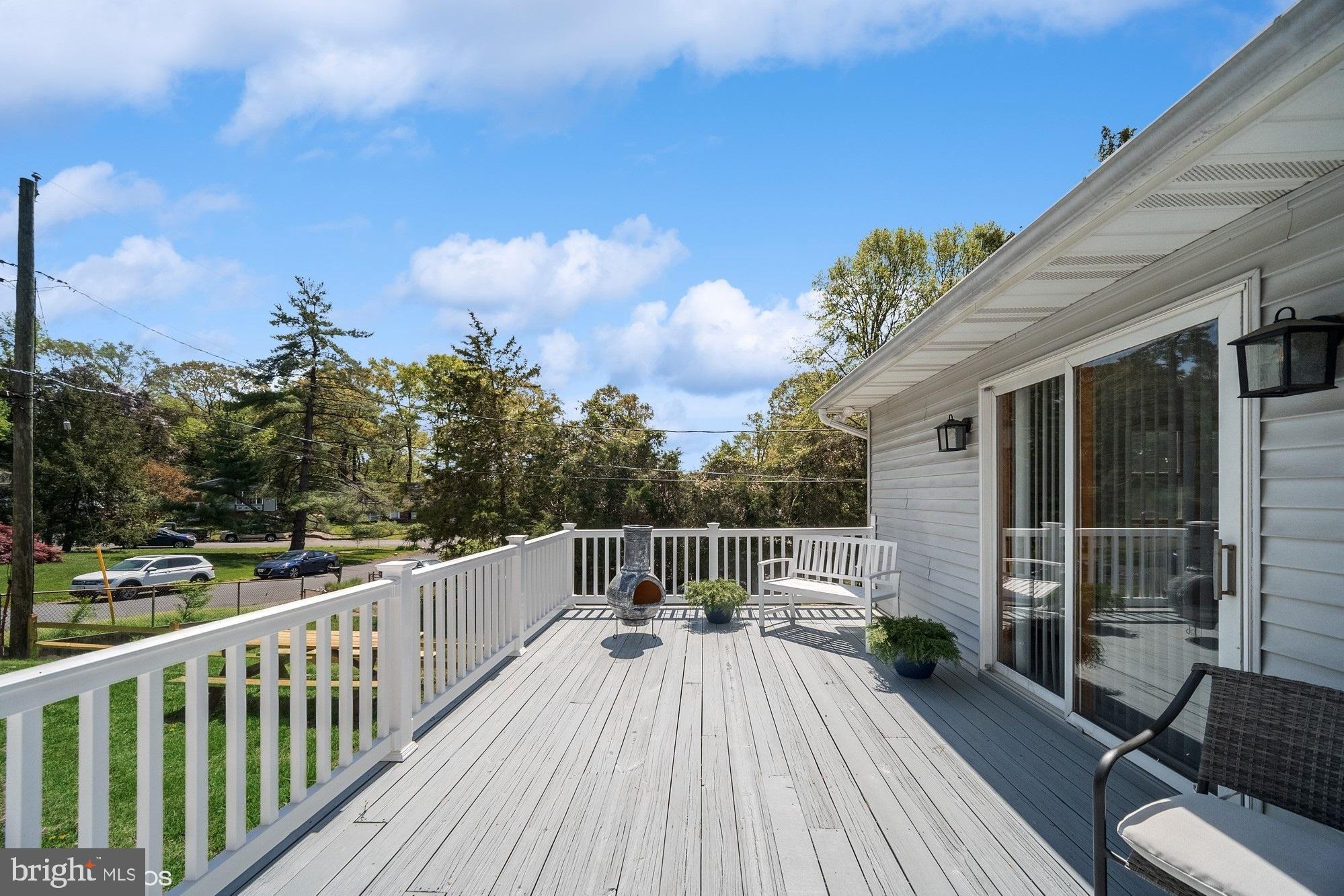 WOODLAND BEACH - Residential