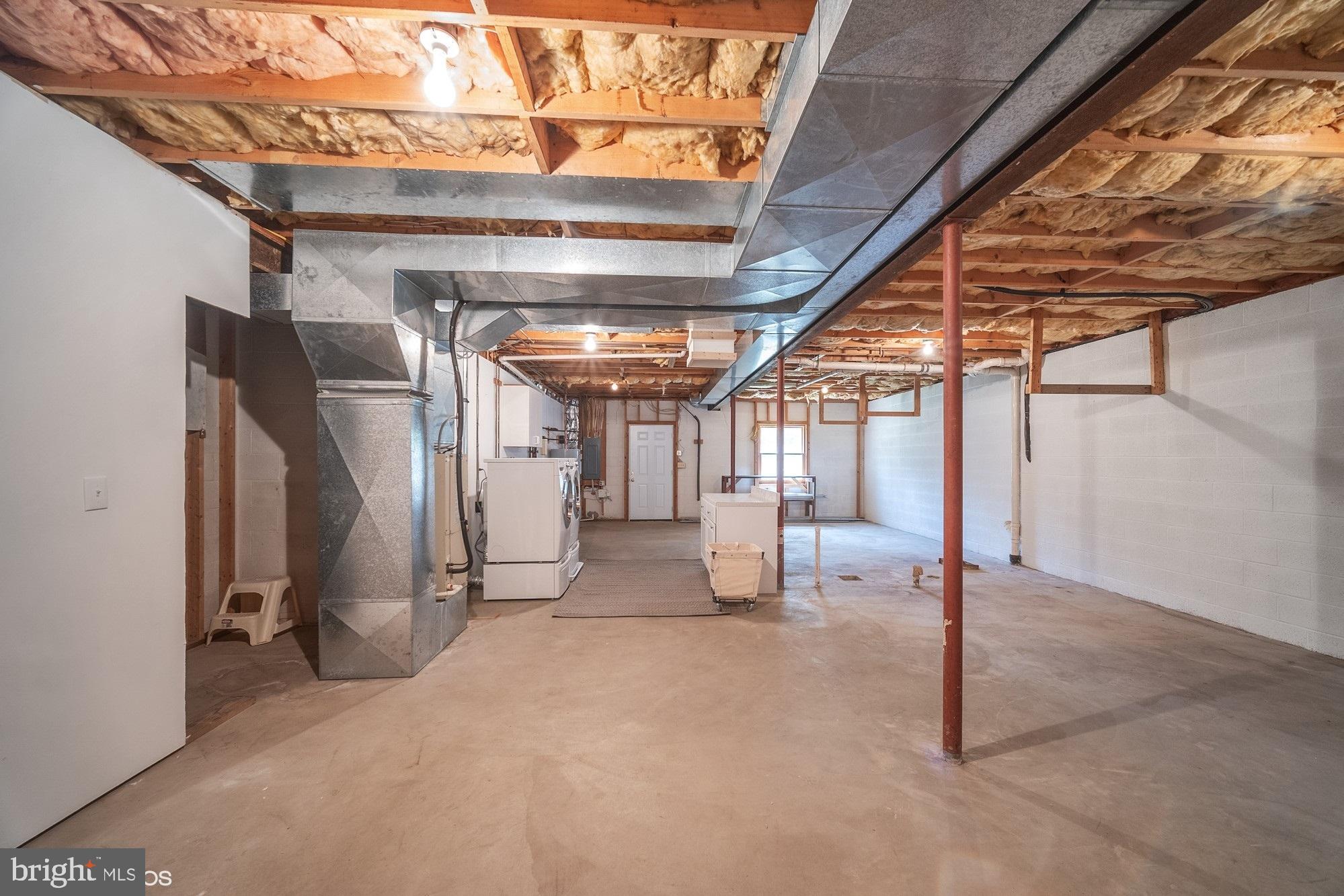 WOODLAND BEACH - Residential