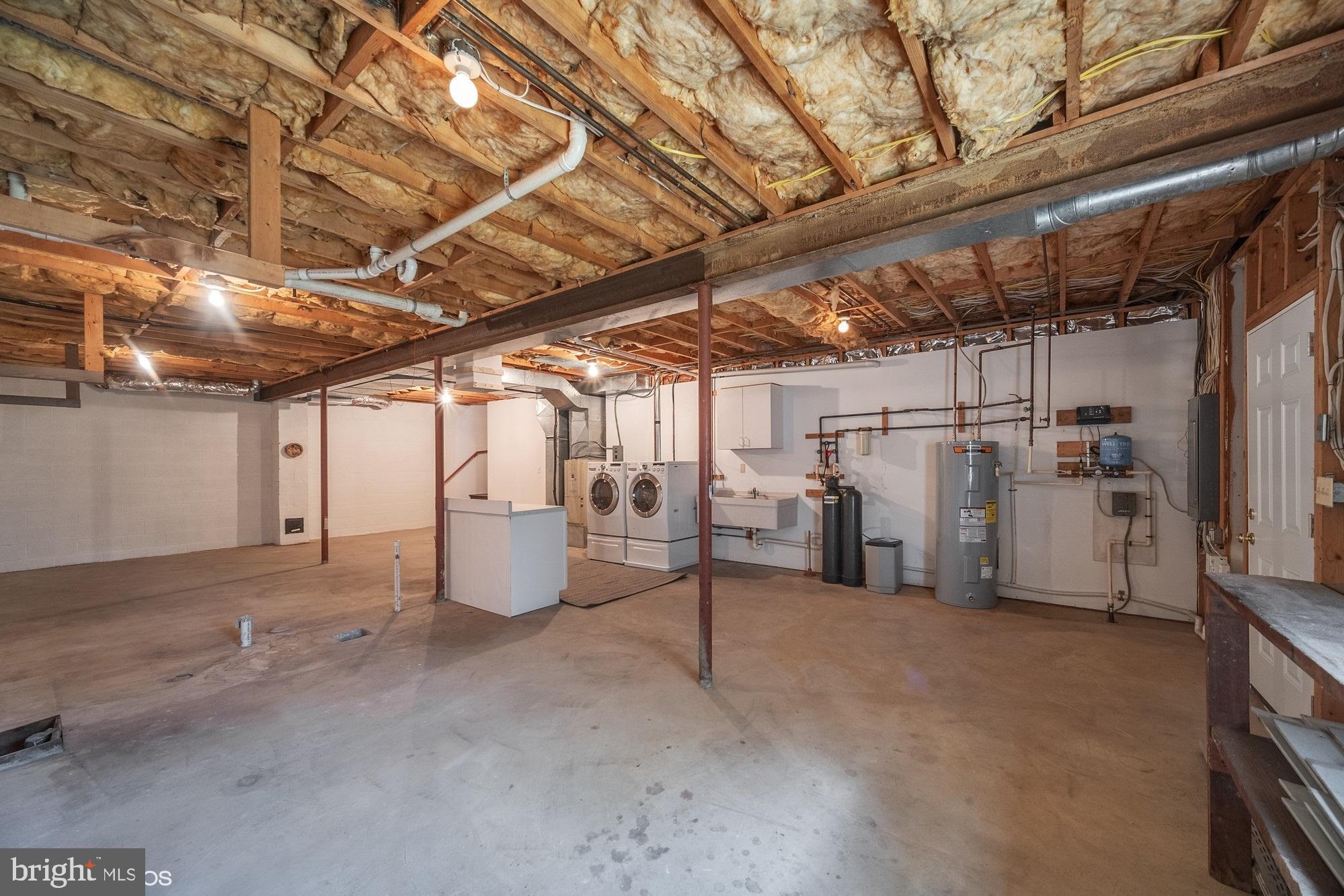 WOODLAND BEACH - Residential