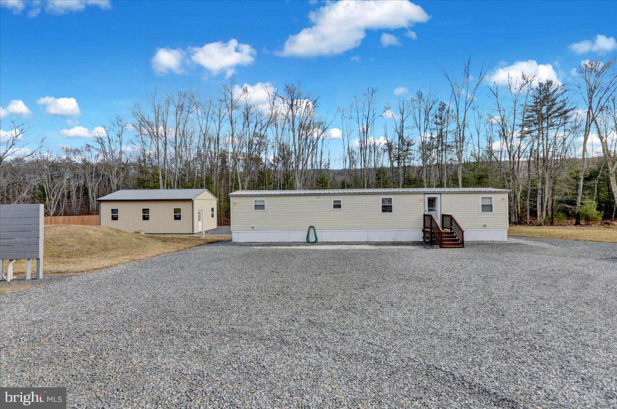 Beautiful flat level property with Pole Barn and mobile home. Mobile home has been renovated and can easily be occupied or removed and Dwelling built to your specs! Septic system has been put in for a 4 bedroom house.
Please bring all offers