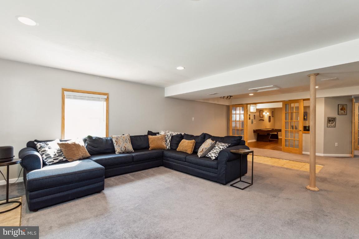 RIVER CREST - Residential