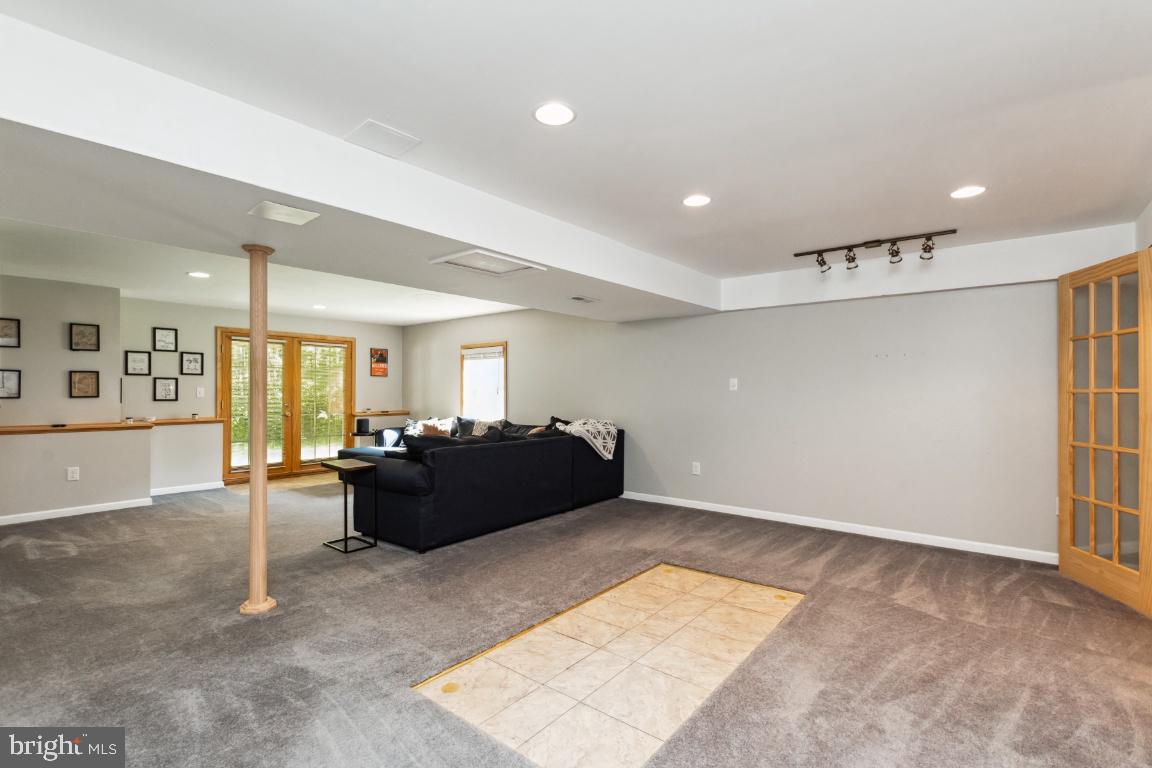 RIVER CREST - Residential