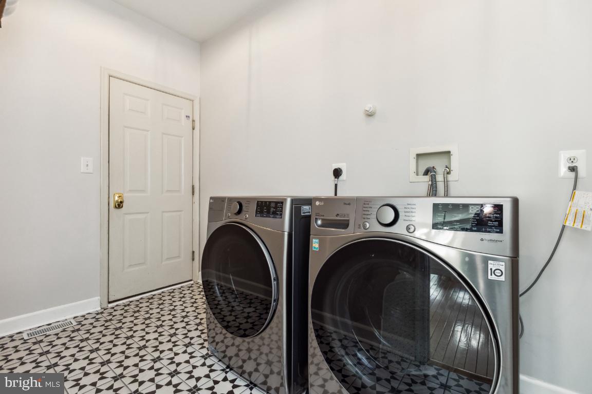 RIVER CREST - Residential