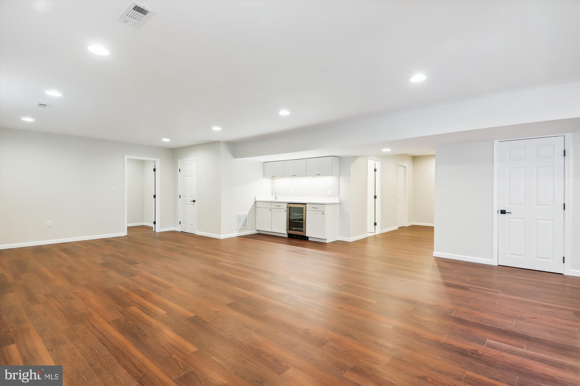 DARNESTOWN OUTSIDE - Residential