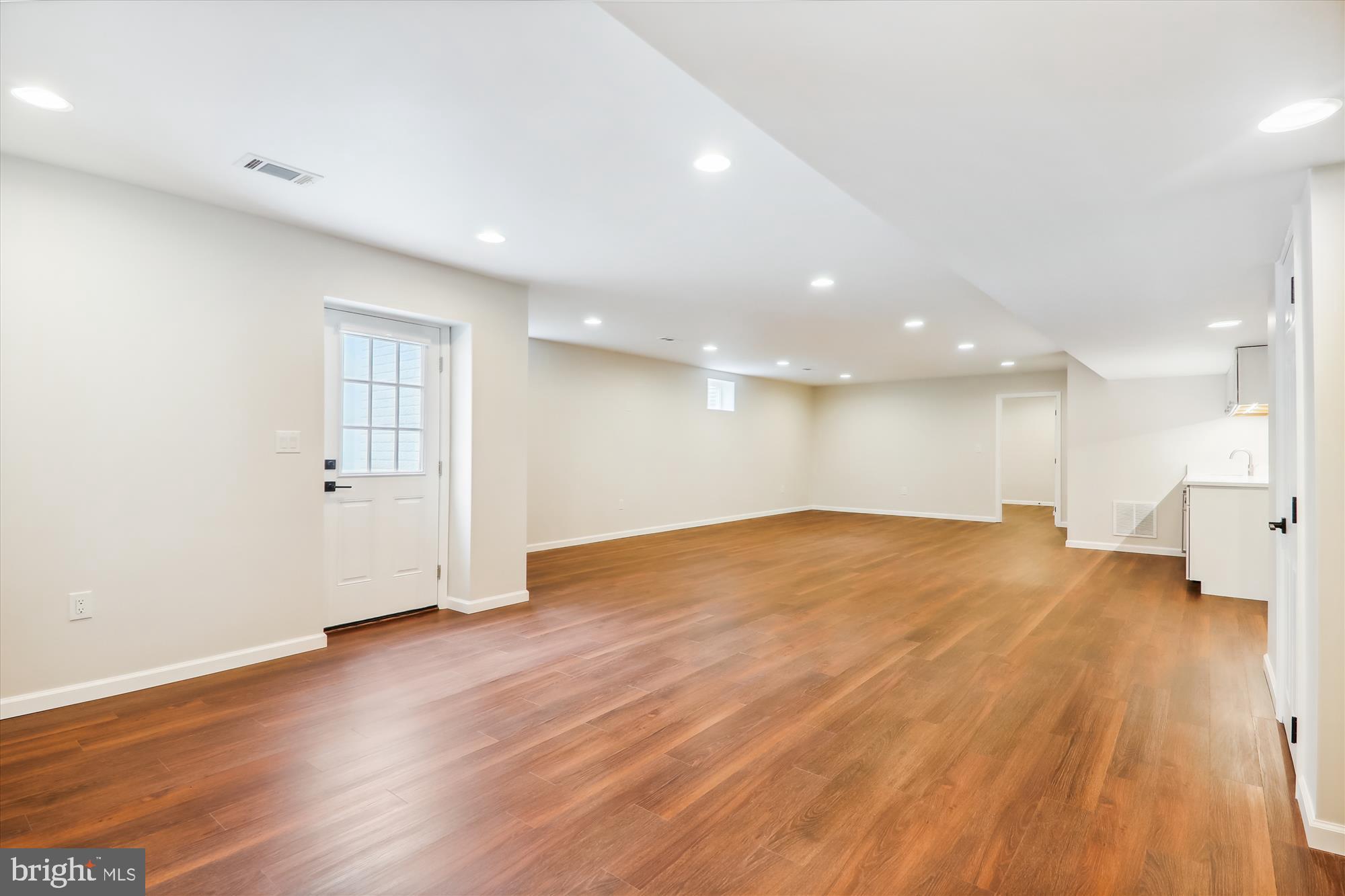 DARNESTOWN OUTSIDE - Residential