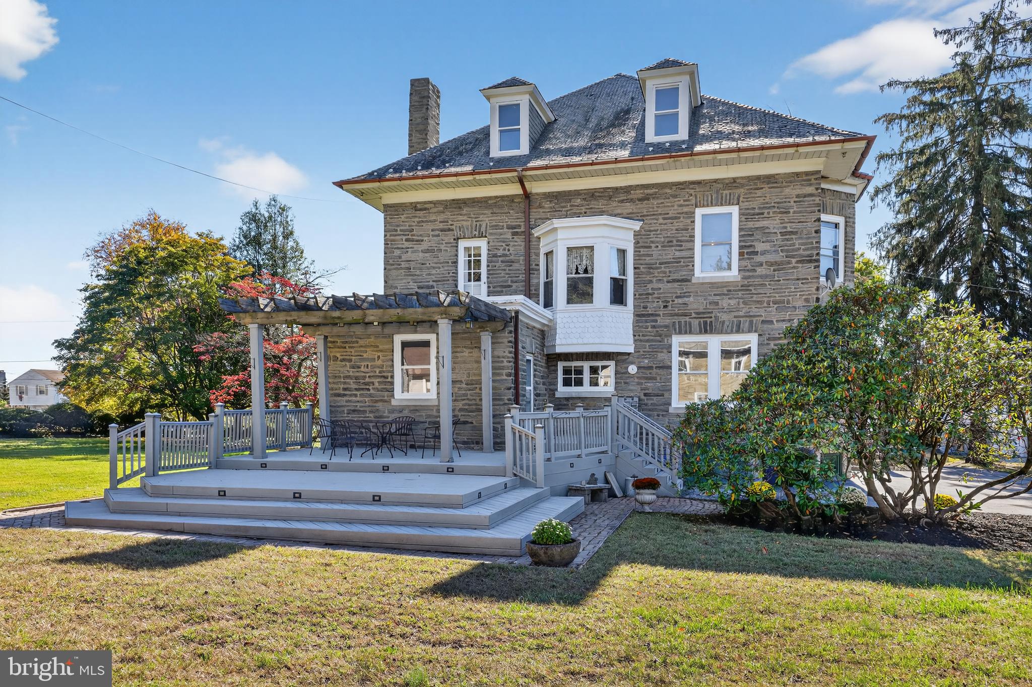 ROXBOROUGH - Residential