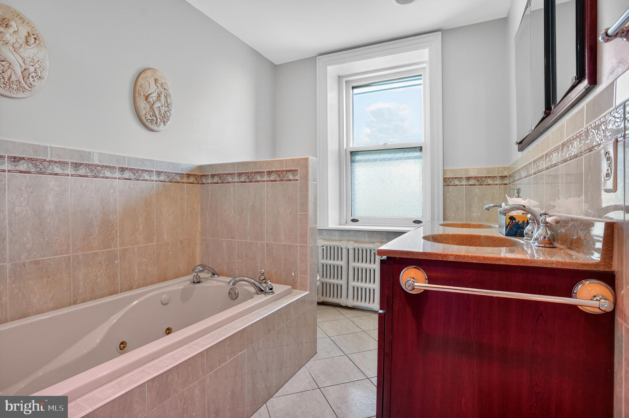 ROXBOROUGH - Residential